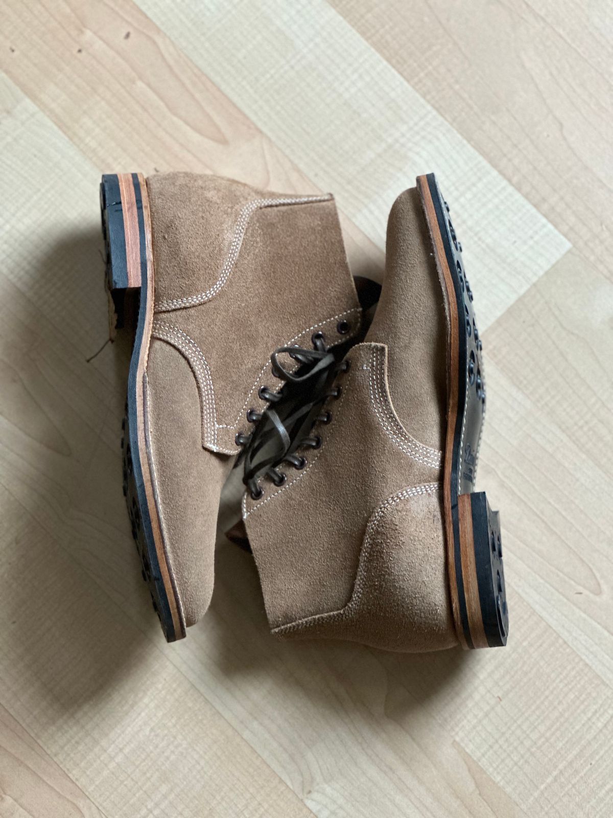 Photo by cmd on November 1, 2022 of the Viberg Boondocker in Horween Natural Chromexcel Roughout.