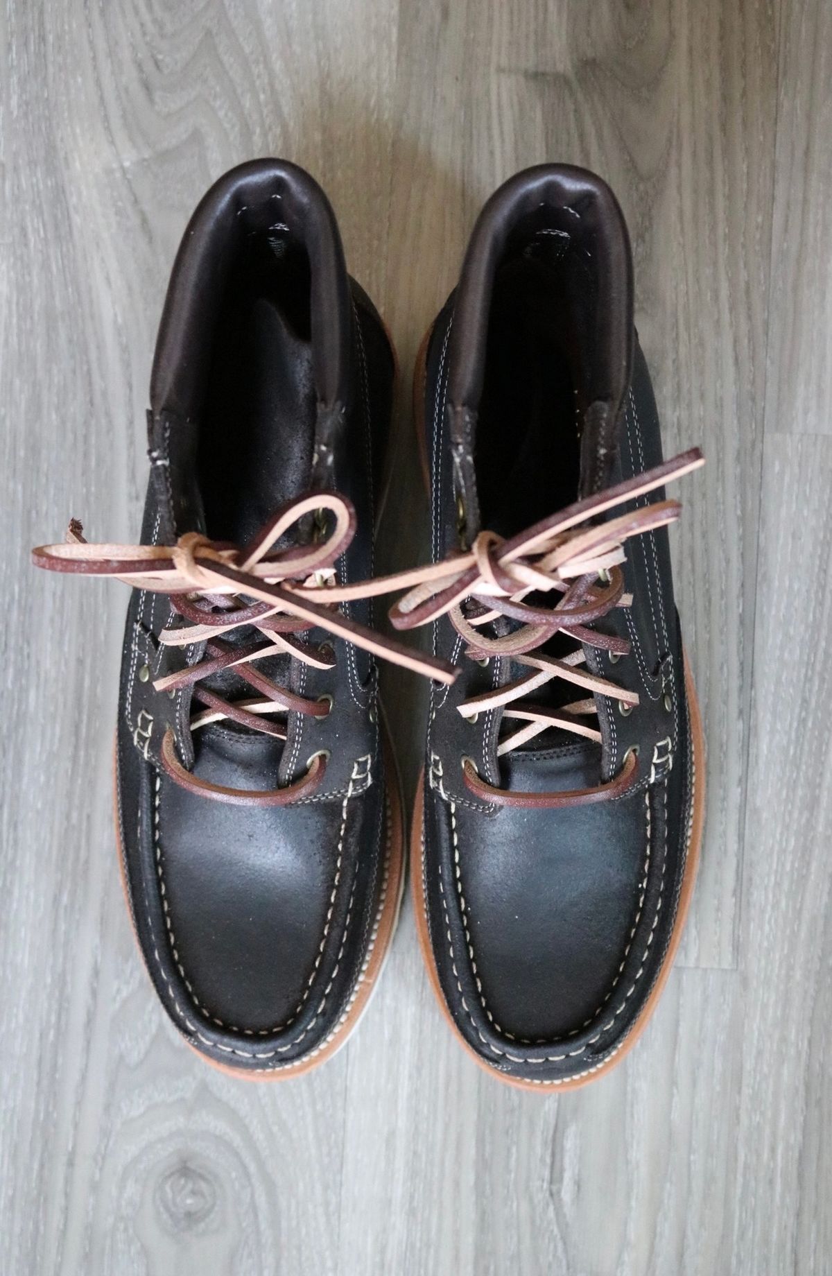Photo by Swing077 on October 4, 2022 of the Grant Stone Field Boot in C.F. Stead Earth Waxy Commander Suede.
