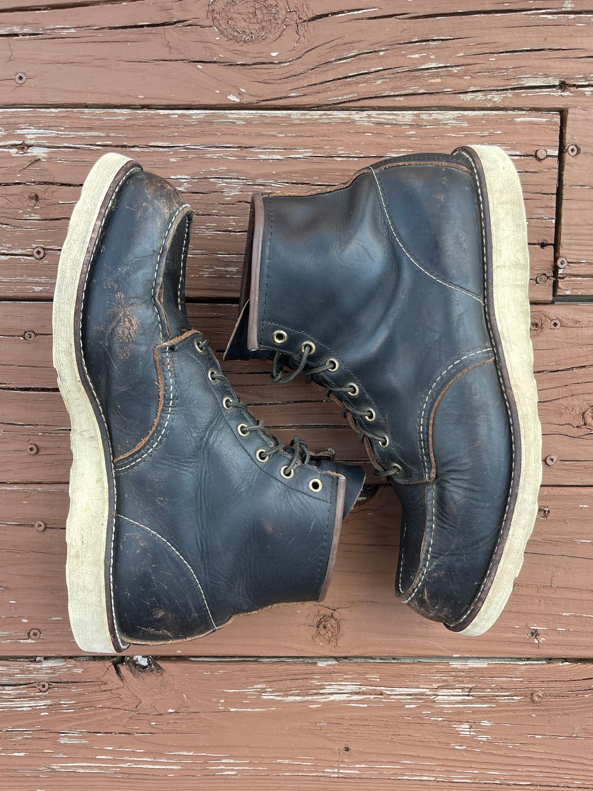 Photo by PerHansa on October 1, 2025 of the Red Wing 6-Inch Classic Moc in S.B. Foot Black Prairie.
