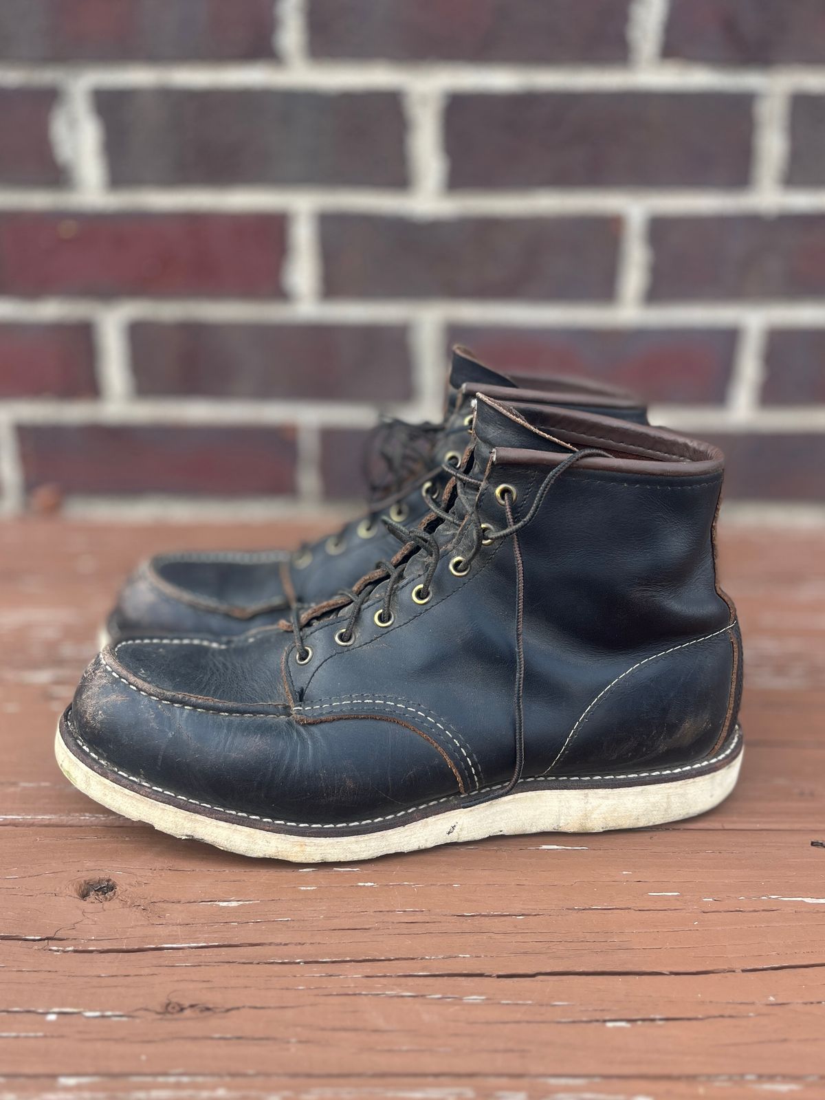 Photo by PerHansa on November 4, 2025 of the Red Wing 6-Inch Classic Moc in S.B. Foot Black Prairie.
