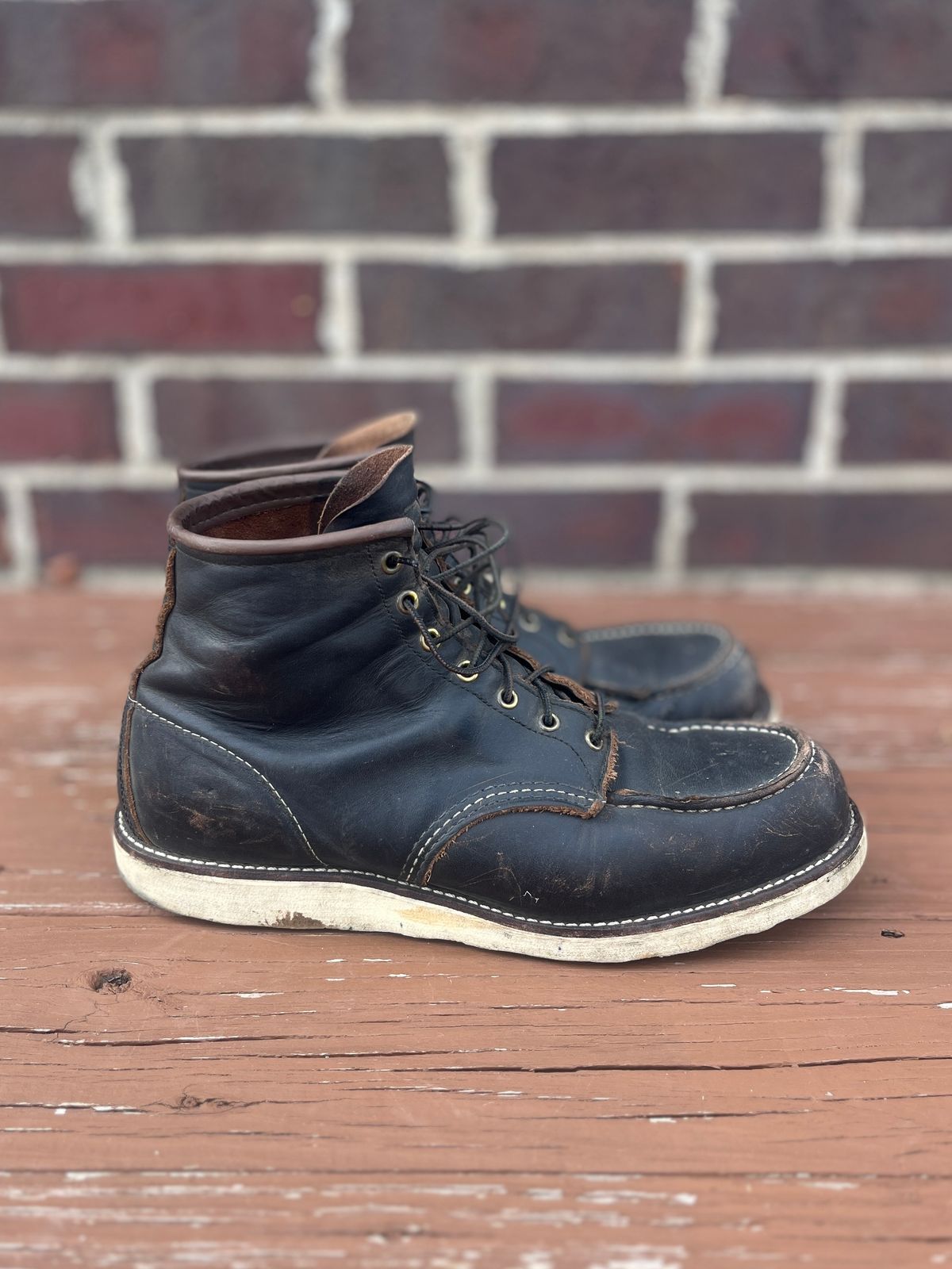 Photo by PerHansa on November 4, 2025 of the Red Wing 6-Inch Classic Moc in S.B. Foot Black Prairie.