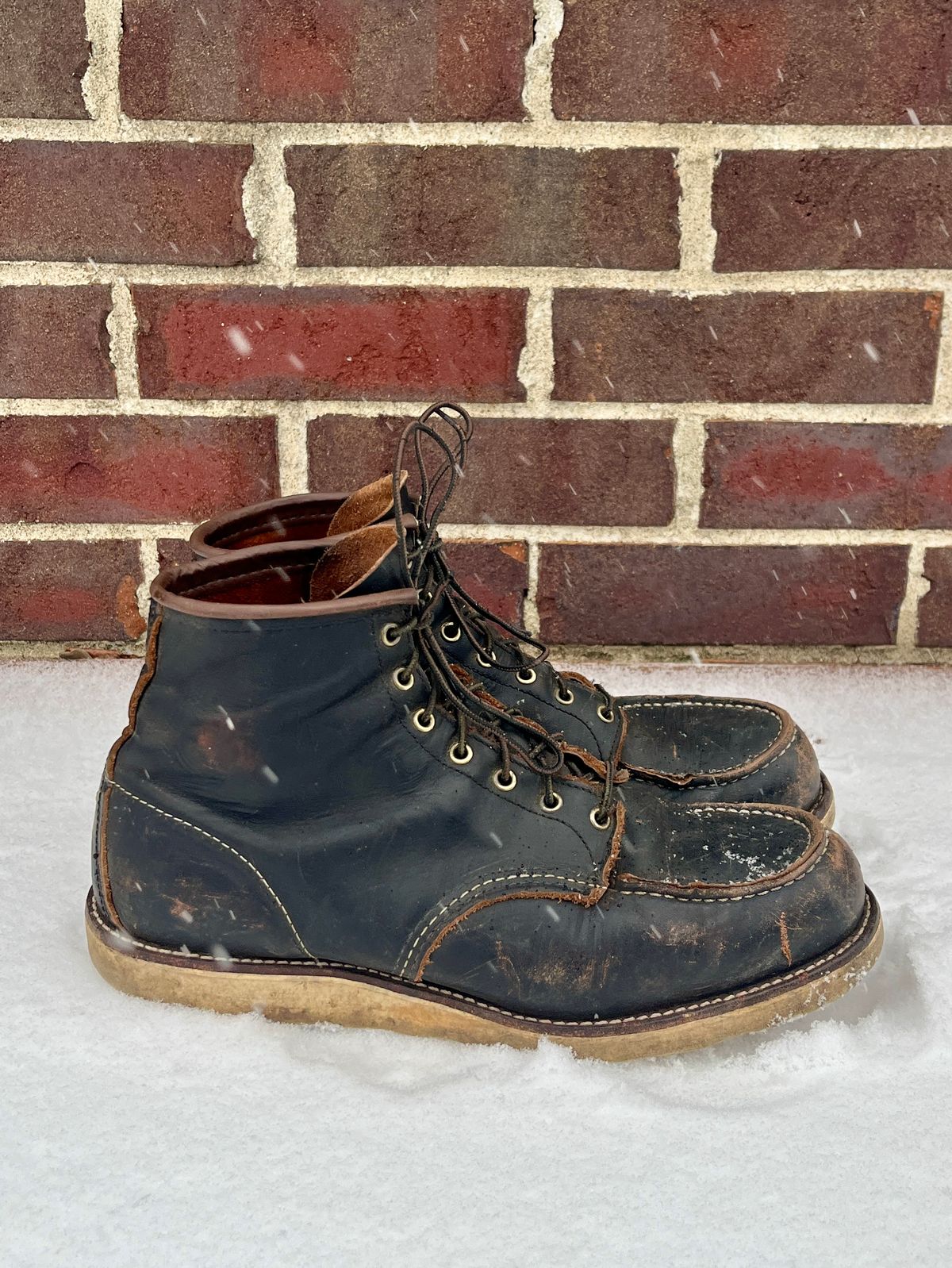 Photo by PerHansa on December 1, 2025 of the Red Wing 6-Inch Classic Moc in S.B. Foot Black Prairie.