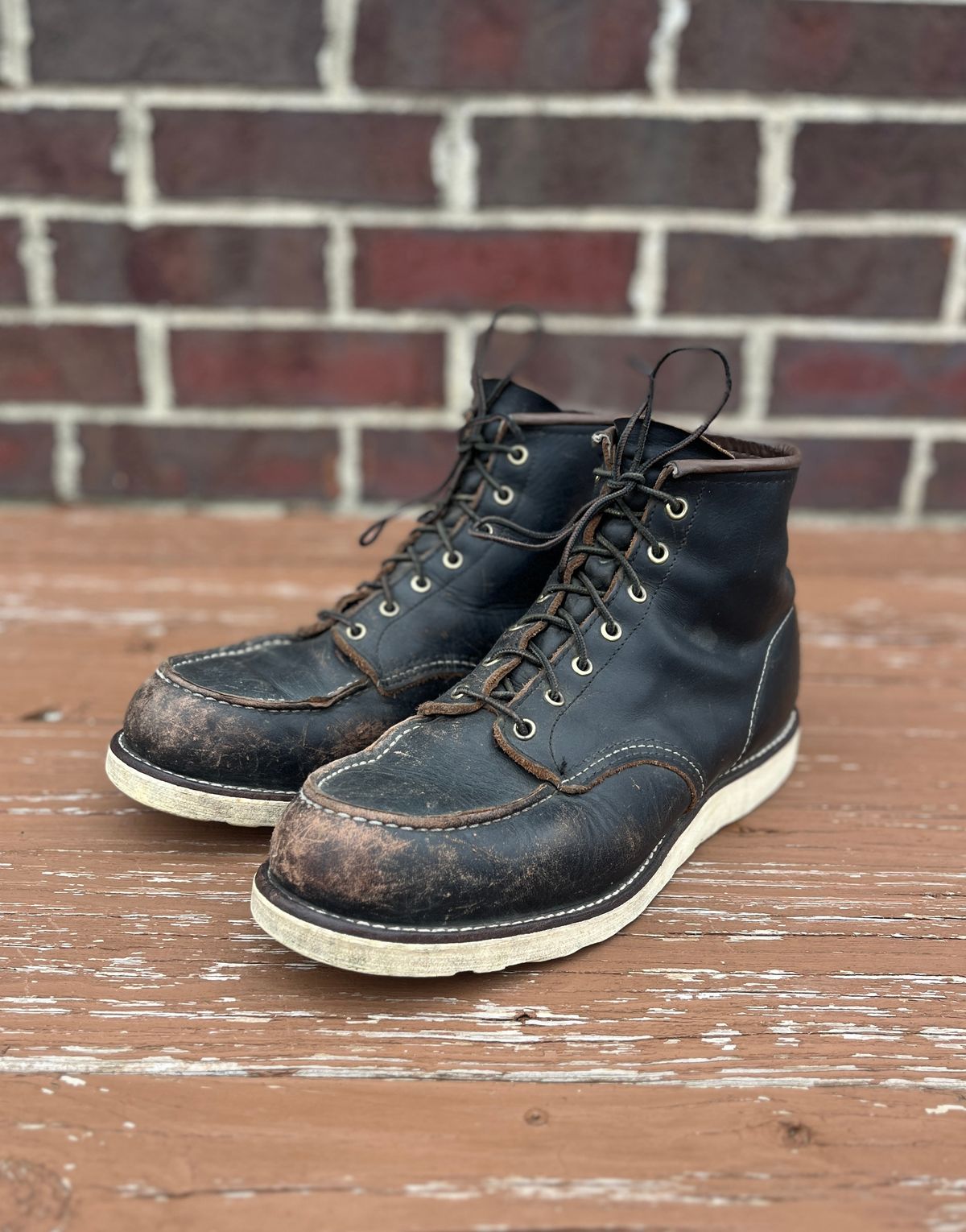 Photo by PerHansa on January 1, 2026 of the Red Wing 6-Inch Classic Moc in S.B. Foot Black Prairie.