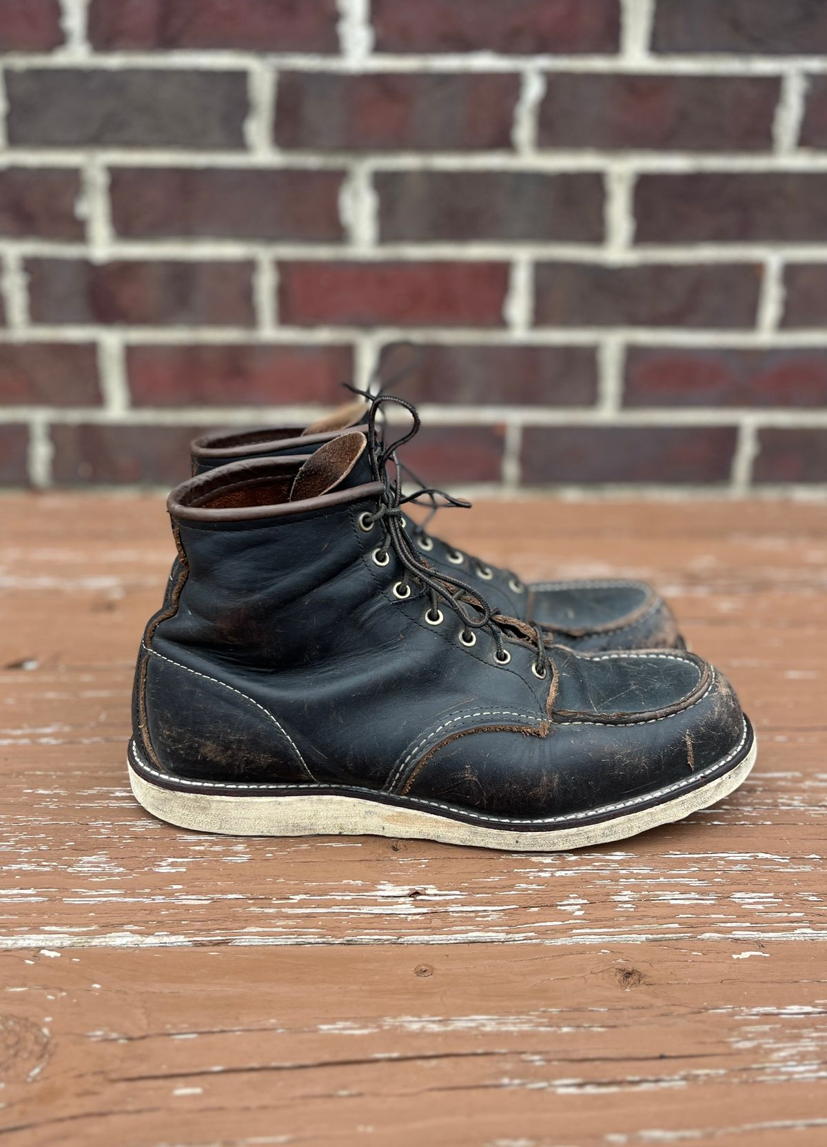 Photo by PerHansa on January 1, 2026 of the Red Wing 6-Inch Classic Moc in S.B. Foot Black Prairie.