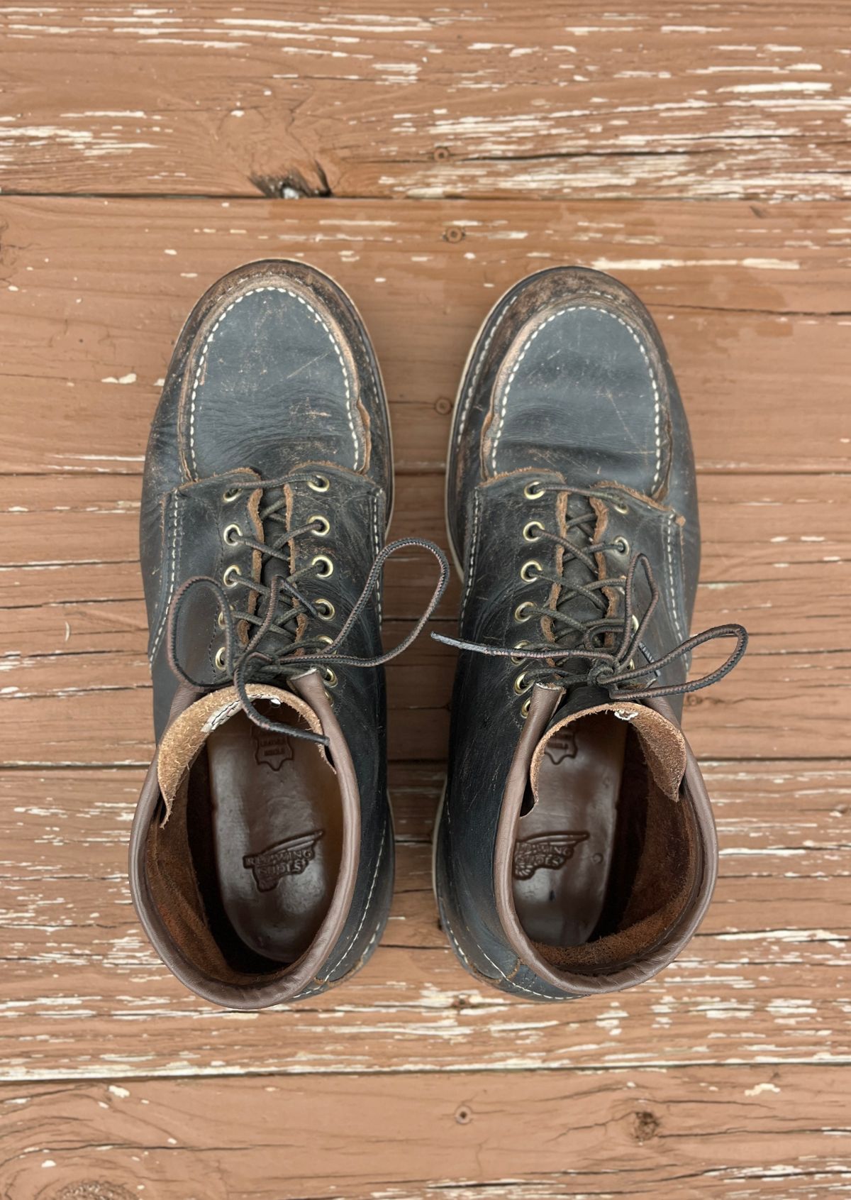 Photo by PerHansa on January 1, 2026 of the Red Wing 6-Inch Classic Moc in S.B. Foot Black Prairie.