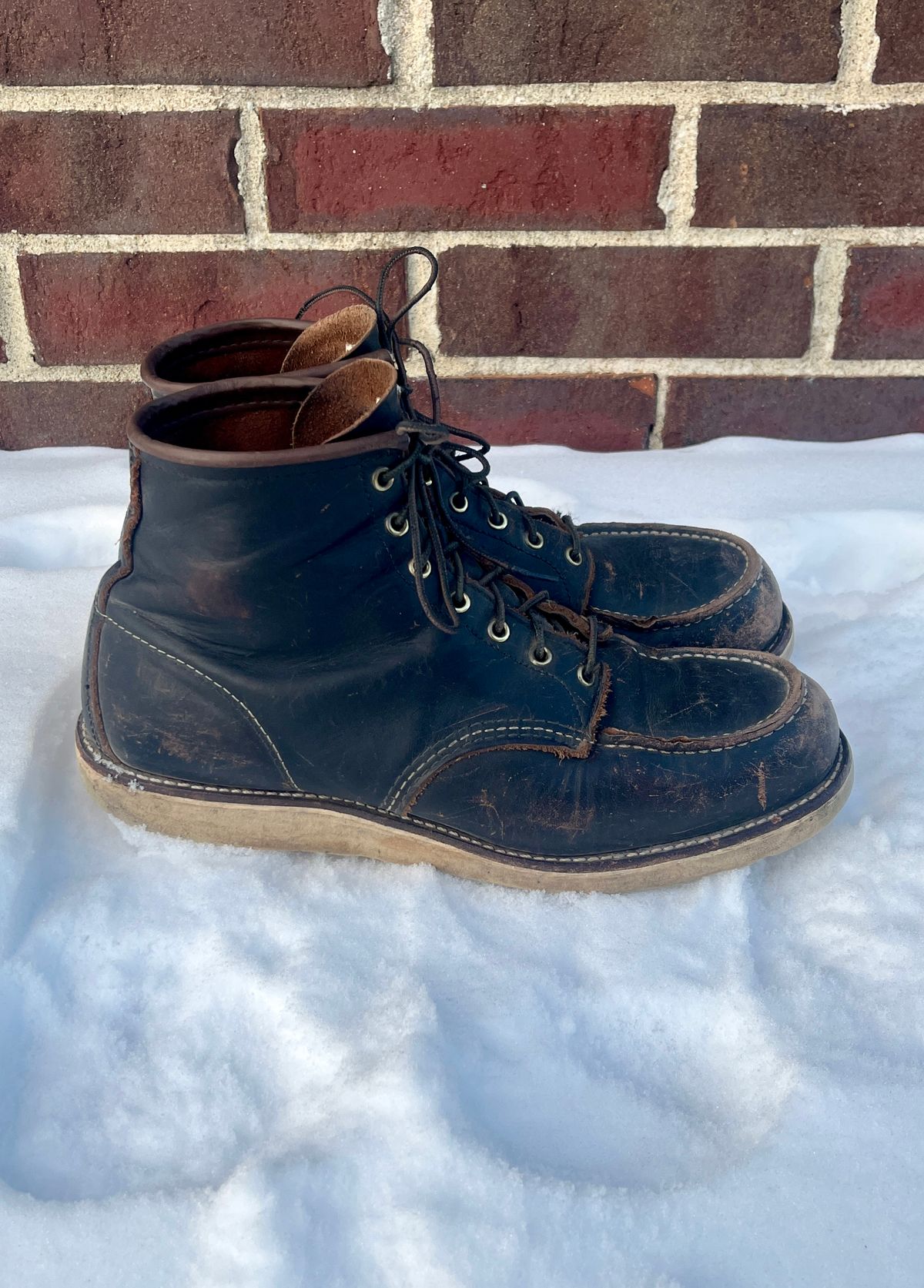Photo by PerHansa on February 1, 2026 of the Red Wing 6-Inch Classic Moc in S.B. Foot Black Prairie.