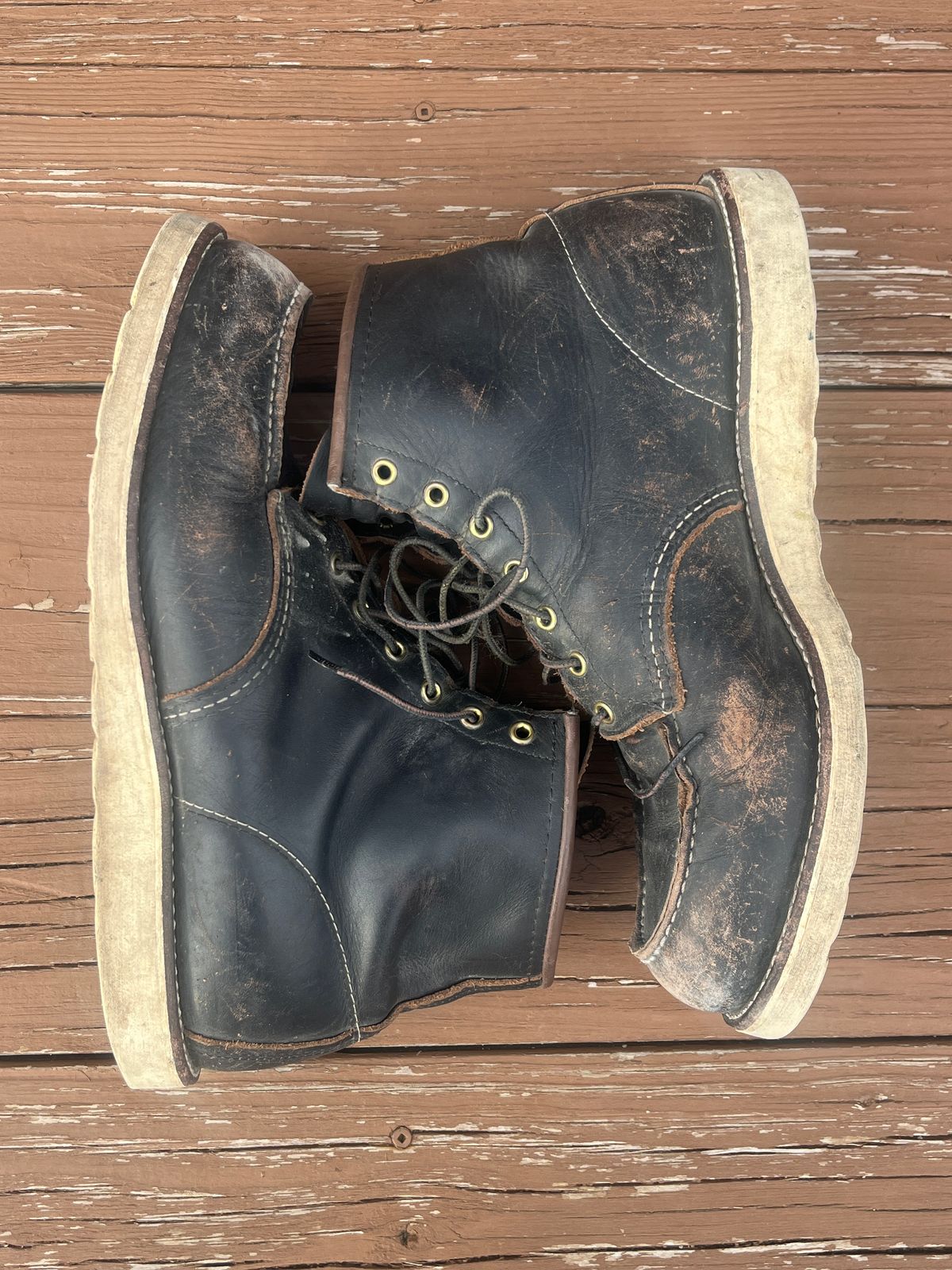 Photo by PerHansa on March 1, 2026 of the Red Wing 6-Inch Classic Moc in S.B. Foot Black Prairie.