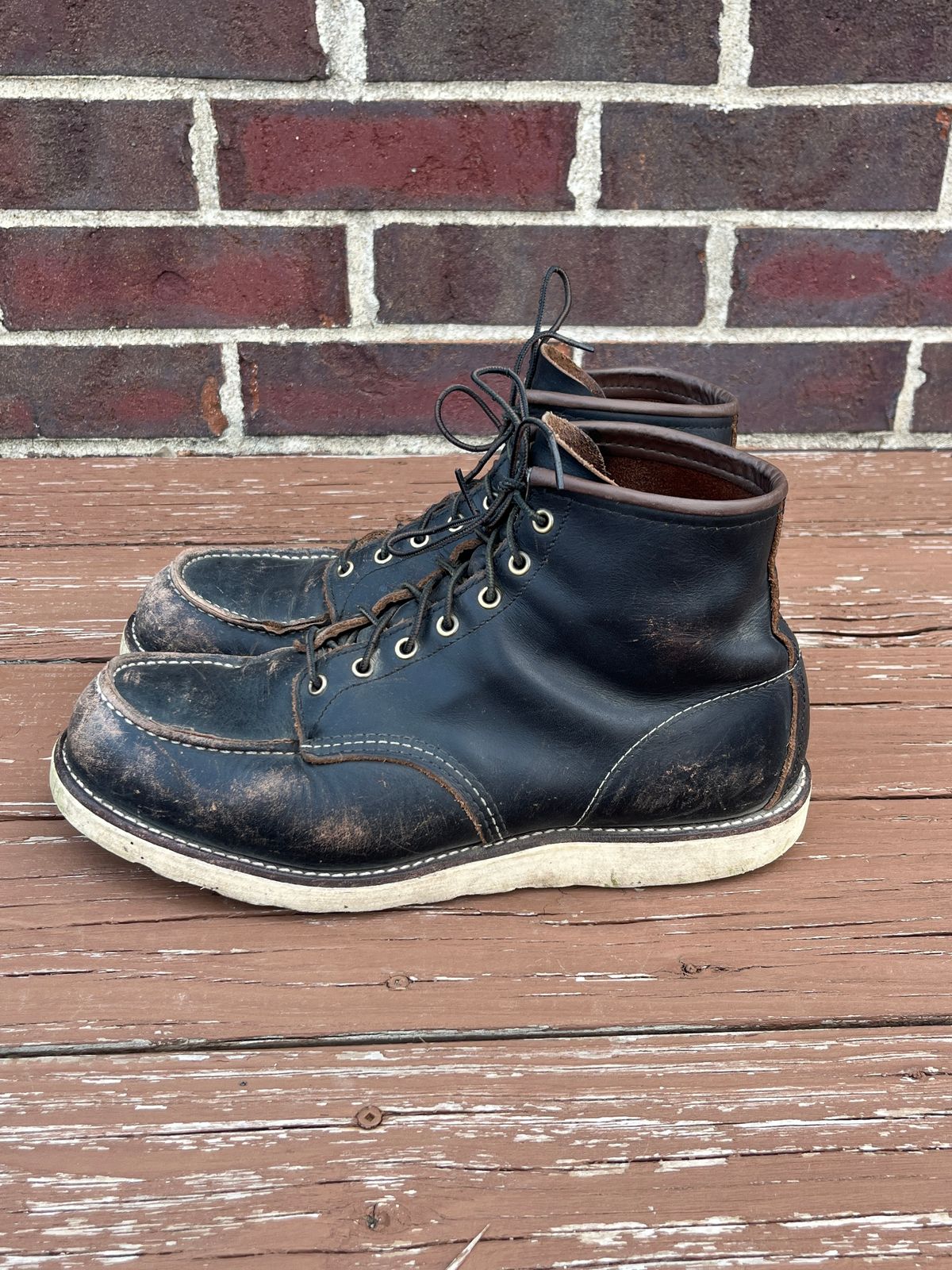 Photo by PerHansa on April 1, 2026 of the Red Wing 6-Inch Classic Moc in S.B. Foot Black Prairie.
