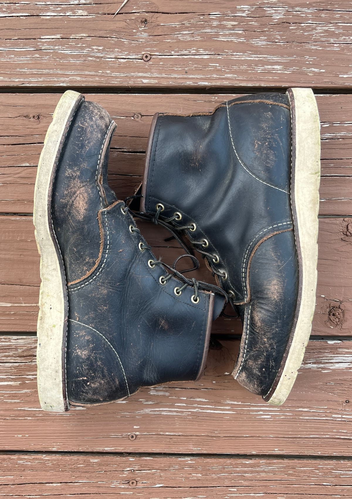 Photo by PerHansa on April 1, 2026 of the Red Wing 6-Inch Classic Moc in S.B. Foot Black Prairie.