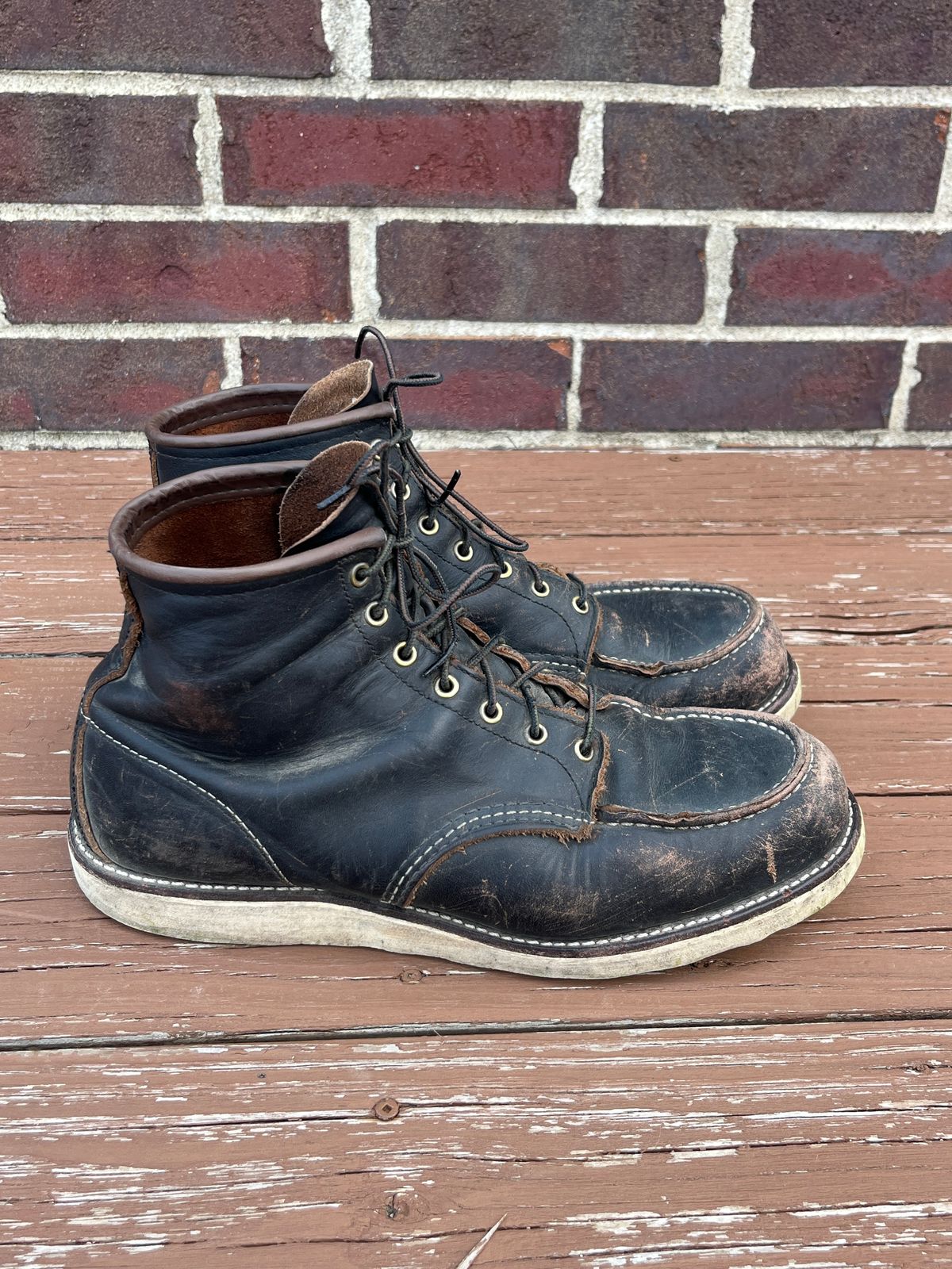 Photo by PerHansa on April 1, 2026 of the Red Wing 6-Inch Classic Moc in S.B. Foot Black Prairie.