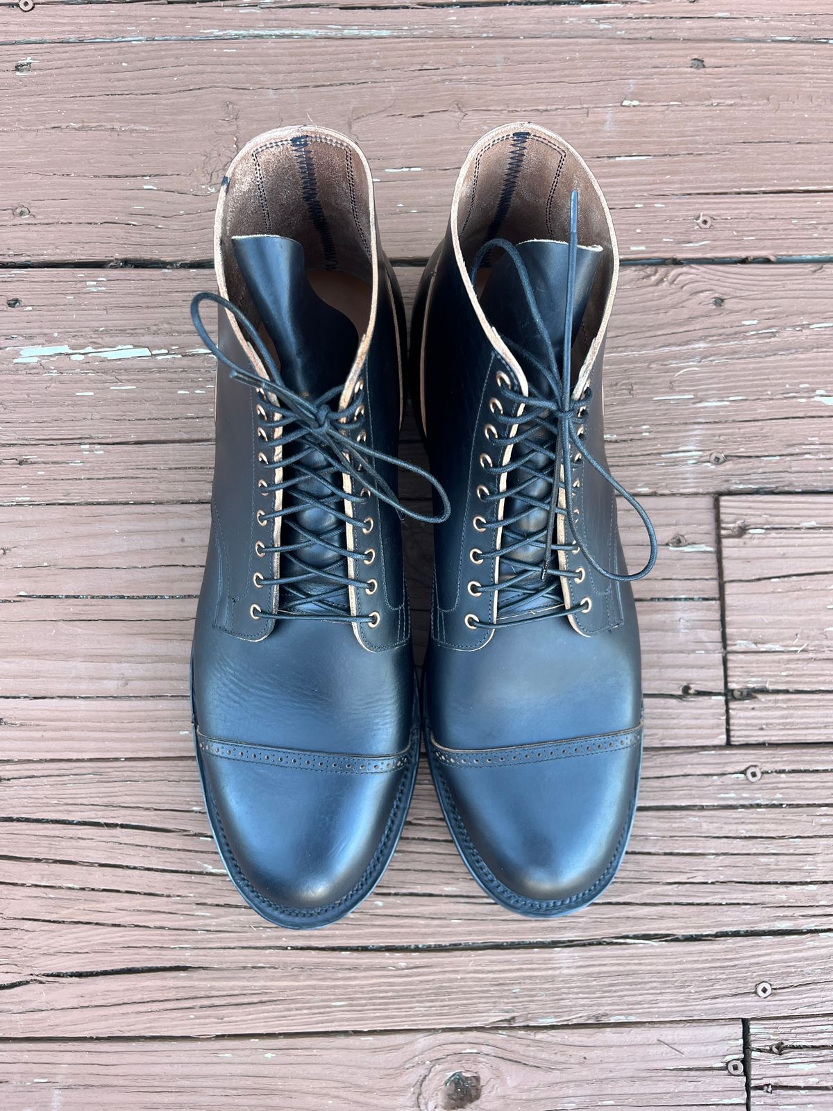 Photo by PerHansa on October 2, 2024 of the Viberg Service Boot BCT in Horween Black Teacore Double Cordovan Butts.