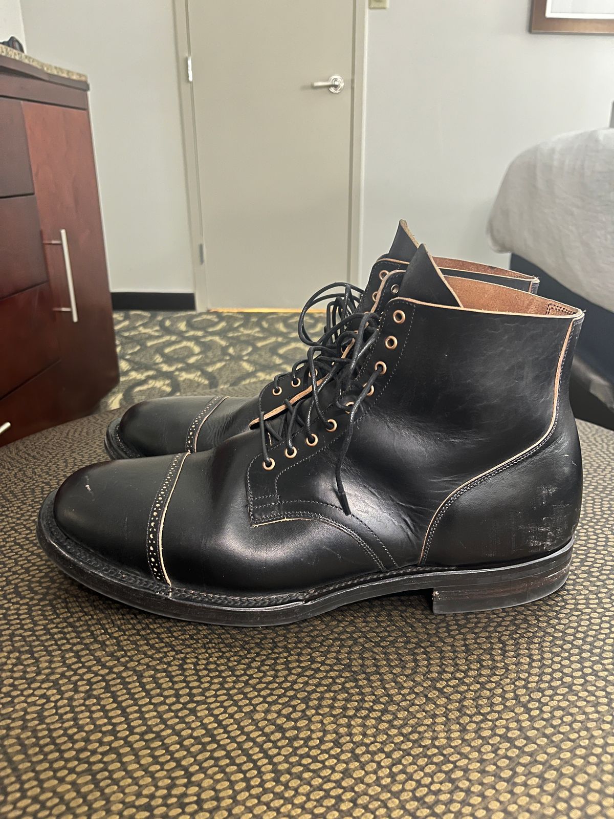 Photo by PerHansa on November 2, 2024 of the Viberg Service Boot BCT in Horween Black Teacore Double Cordovan Butts.