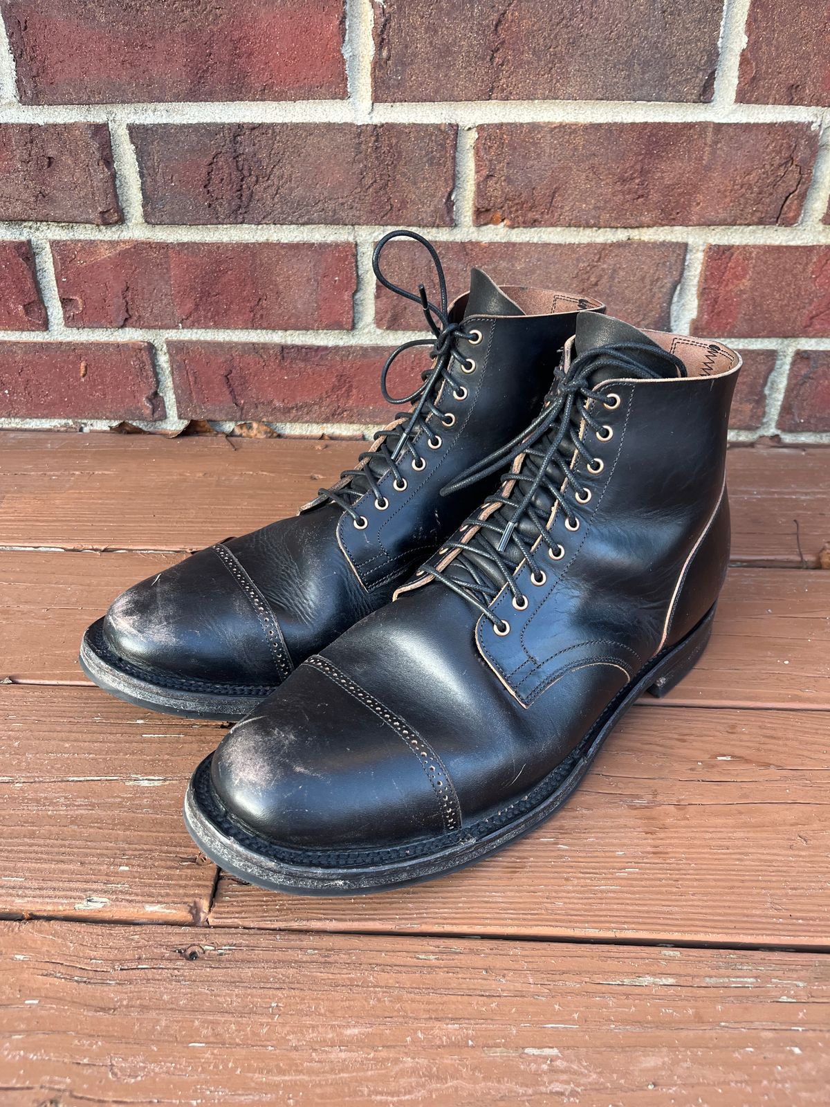 Photo by PerHansa on January 3, 2025 of the Viberg Service Boot BCT in Horween Black Teacore Double Cordovan Butts.