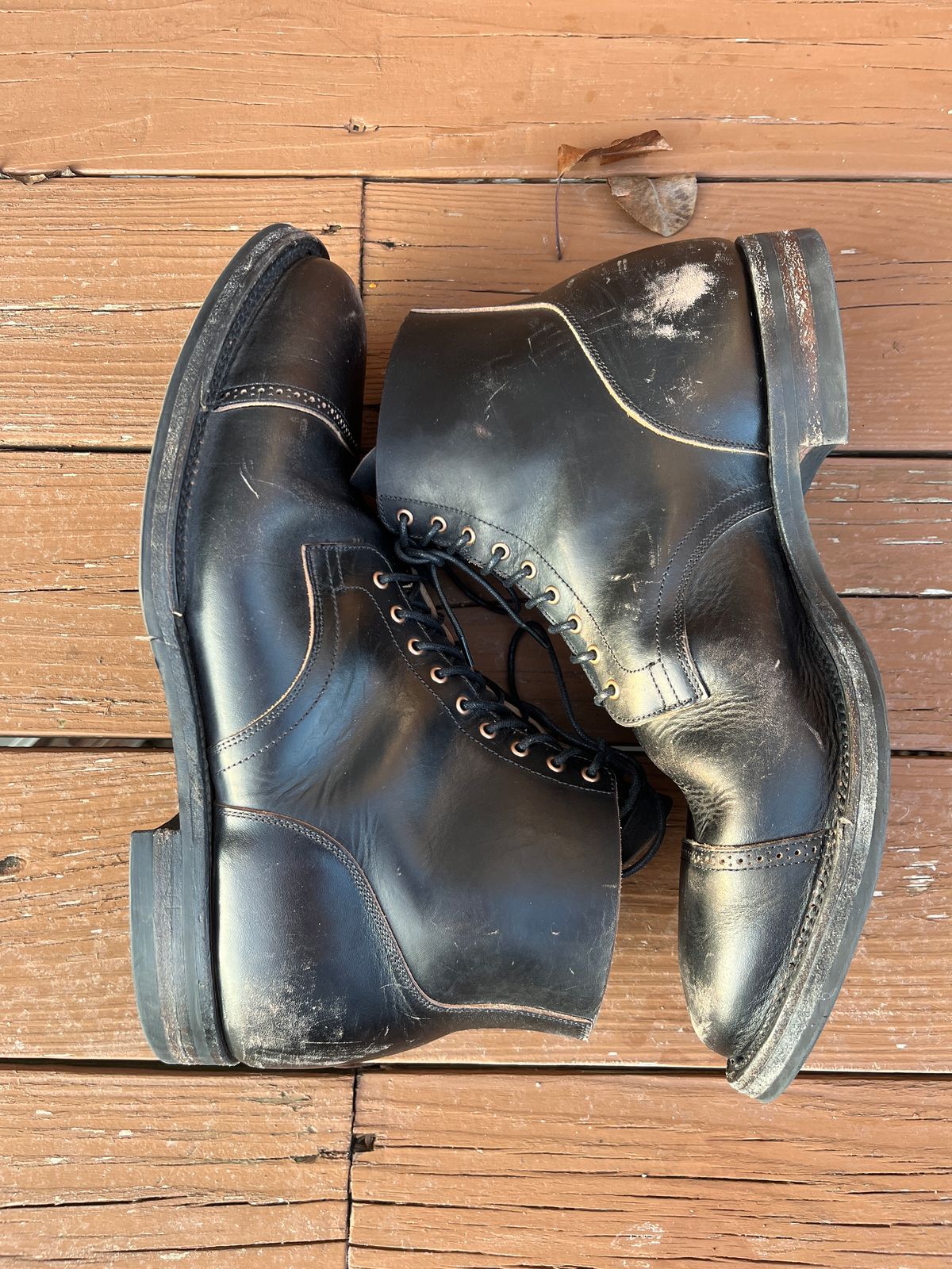 Photo by PerHansa on January 3, 2025 of the Viberg Service Boot BCT in Horween Black Teacore Double Cordovan Butts.