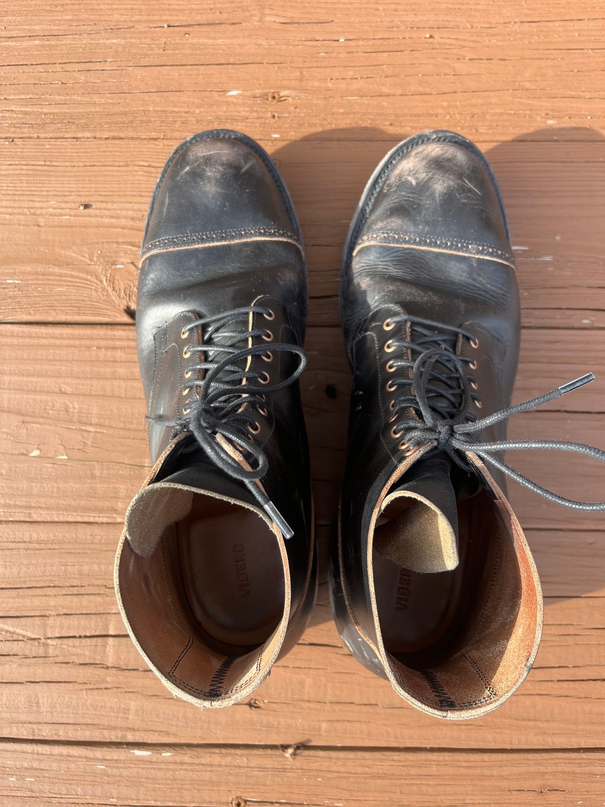Photo by PerHansa on February 3, 2025 of the Viberg Service Boot BCT in Horween Black Teacore Double Cordovan Butts.