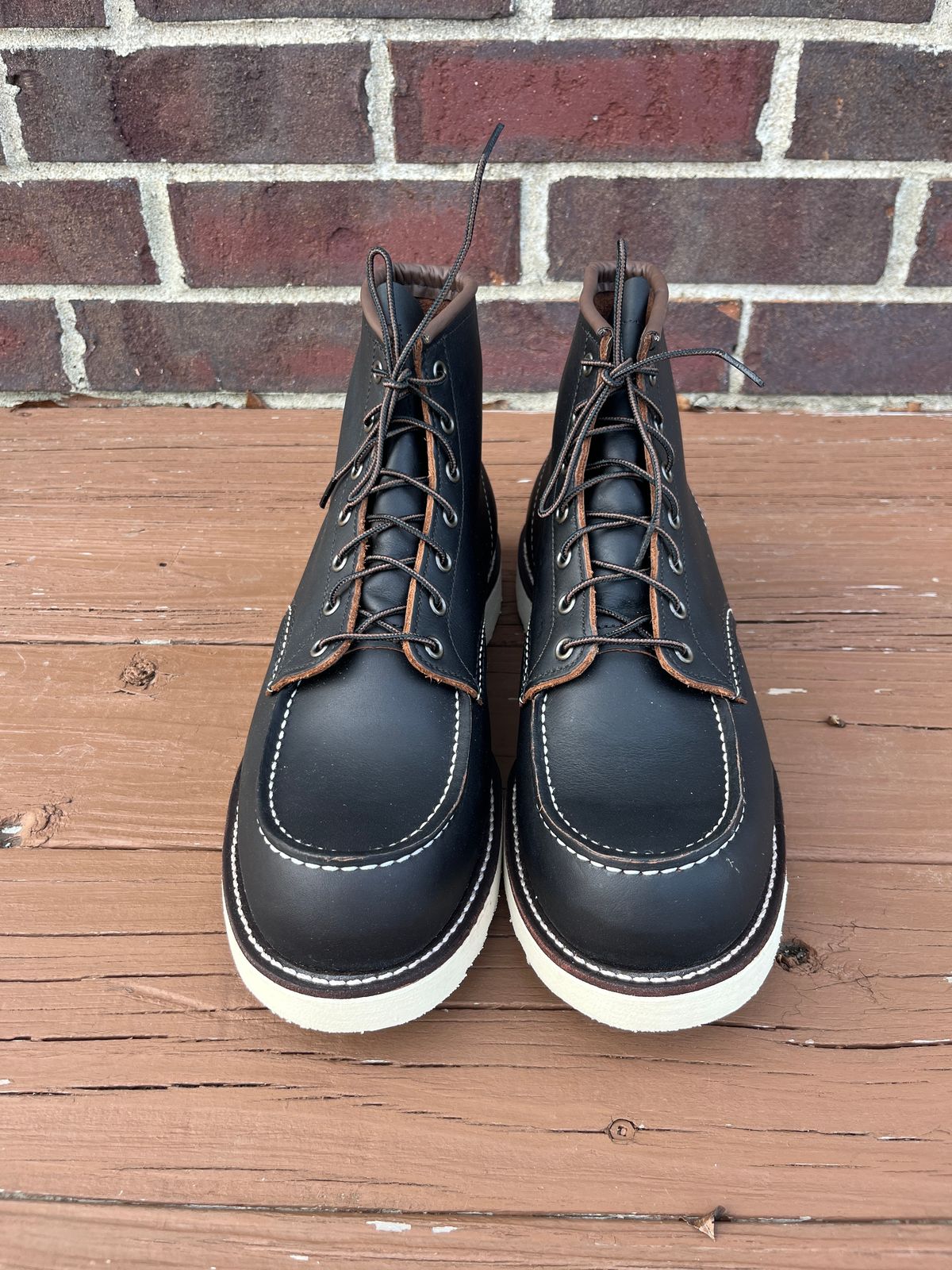 Photo by PerHansa on January 18, 2025 of the Red Wing 6-Inch Classic Moc in S.B. Foot Black Prairie.