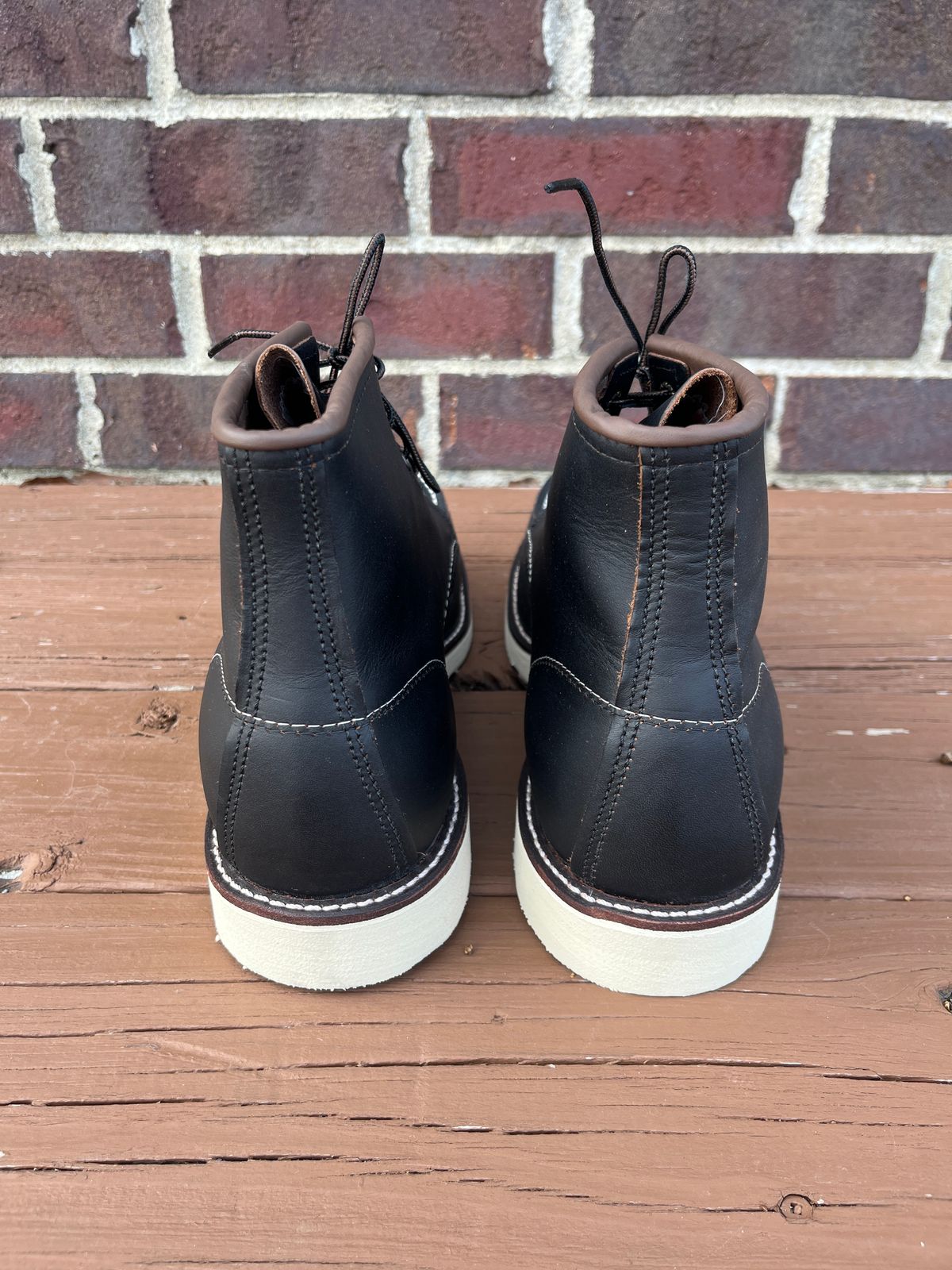 Photo by PerHansa on January 18, 2025 of the Red Wing 6-Inch Classic Moc in S.B. Foot Black Prairie.