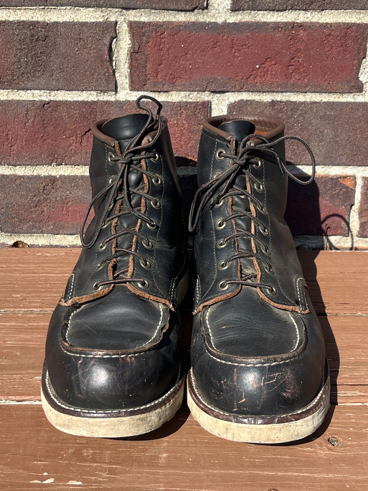 Photo by PerHansa on May 18, 2025 of the Red Wing 6-Inch Classic Moc in S.B. Foot Black Prairie.