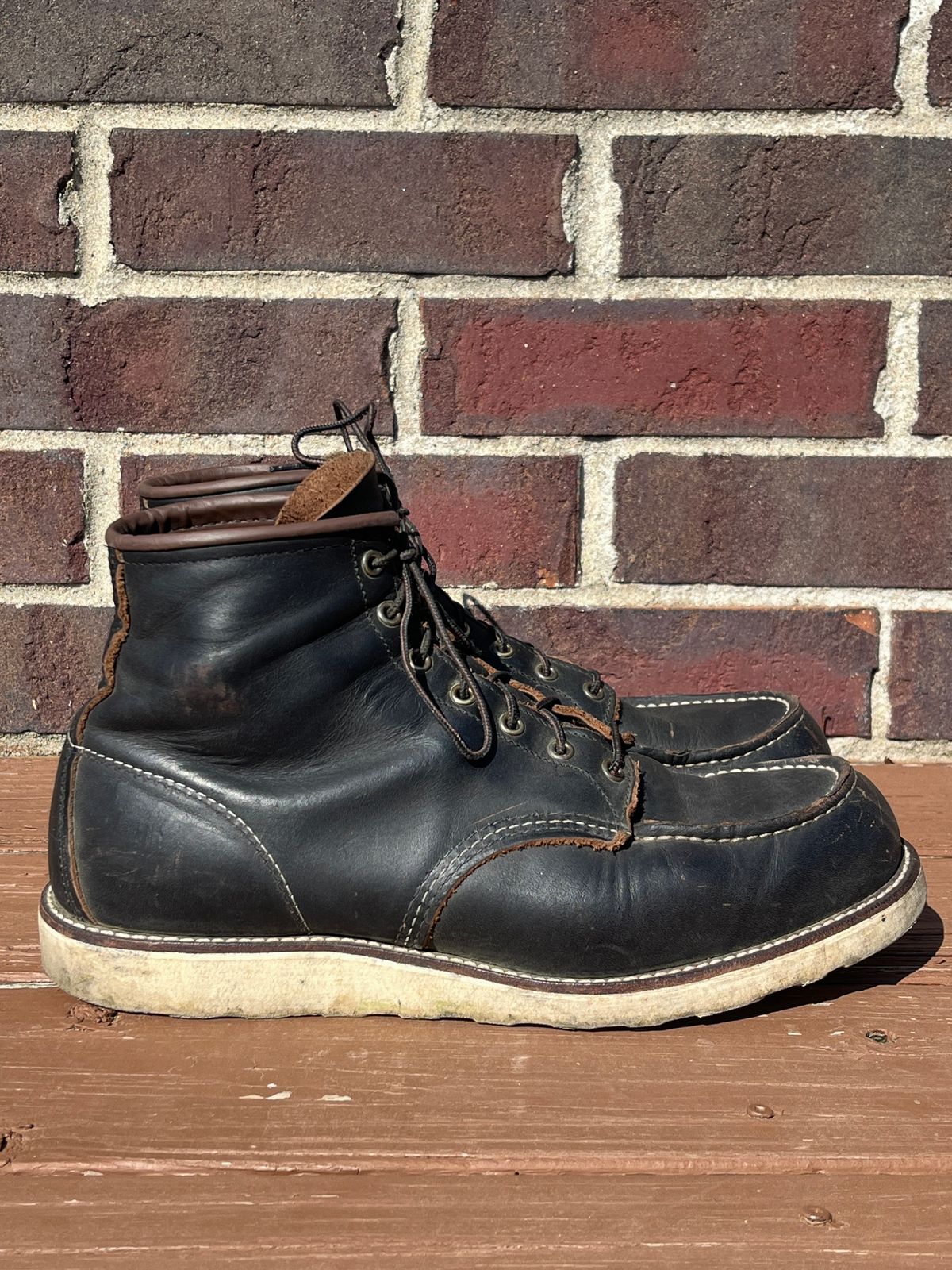 Photo by PerHansa on May 18, 2025 of the Red Wing 6-Inch Classic Moc in S.B. Foot Black Prairie.