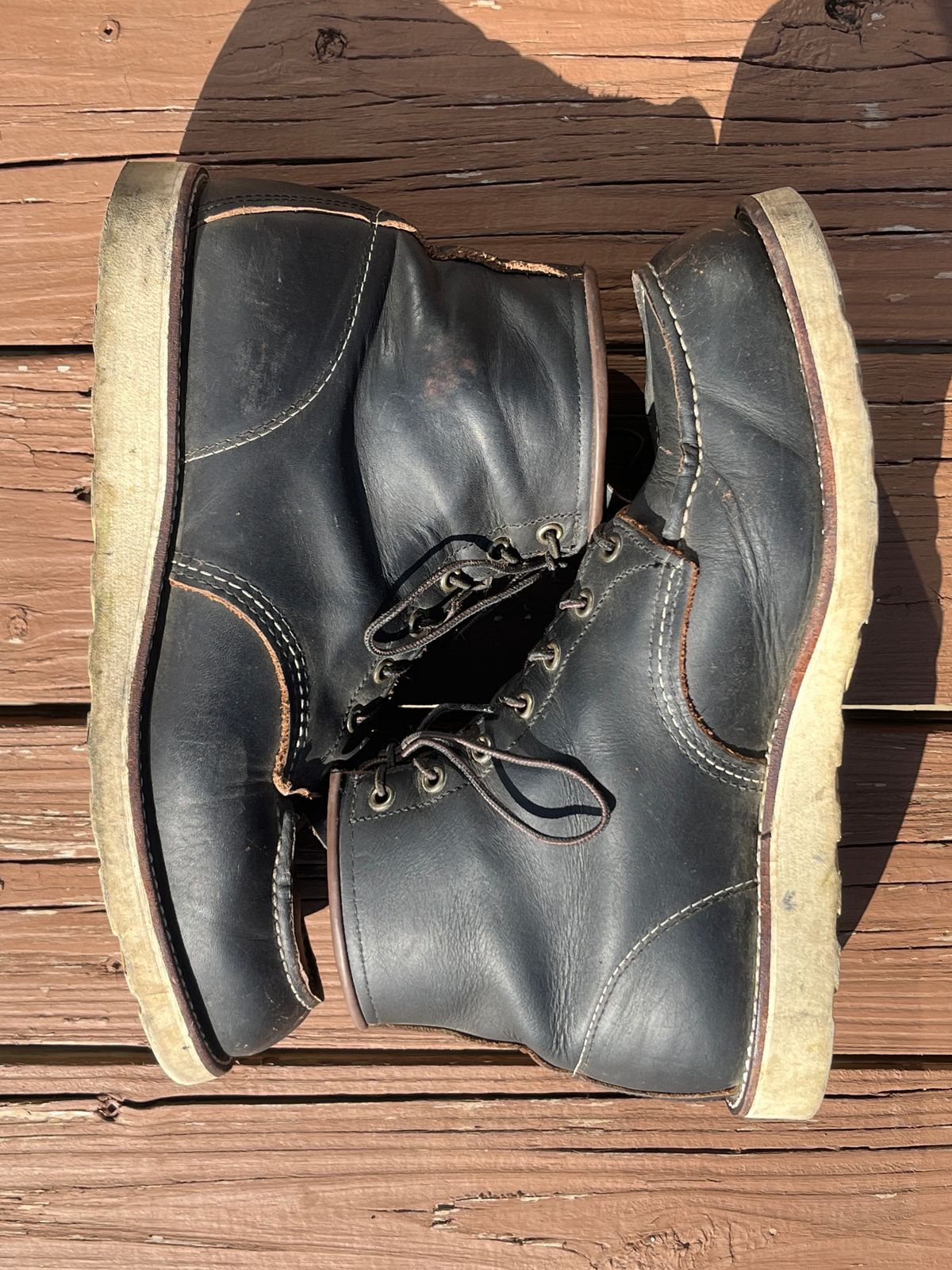 Photo by PerHansa on May 18, 2025 of the Red Wing 6-Inch Classic Moc in S.B. Foot Black Prairie.