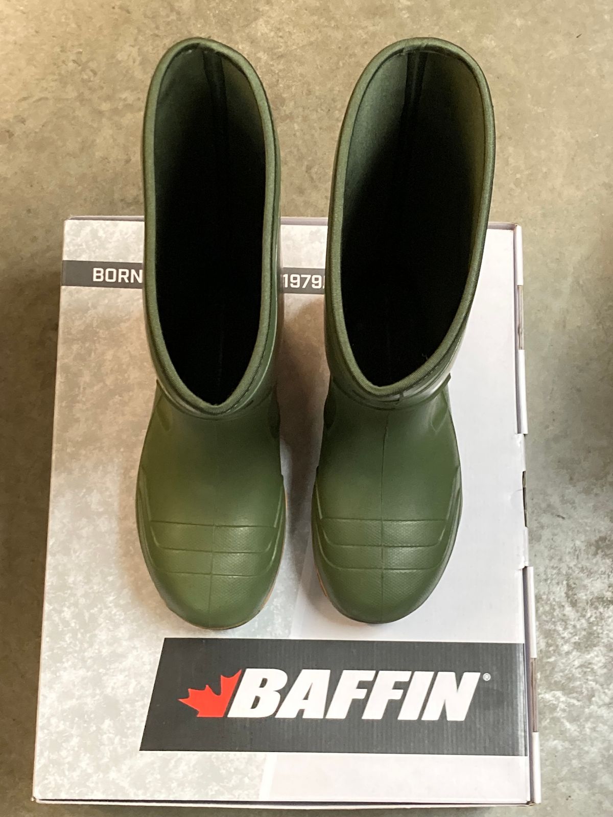 Photo by LowUFO on October 10, 2023 of the Baffin Icebear in Polyurethane.