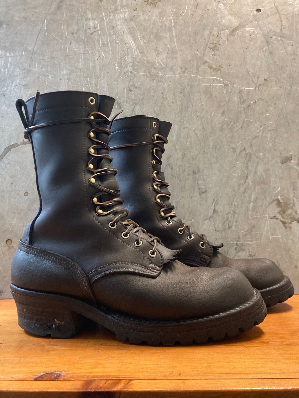 Photo by LowUFO on October 22, 2023 of the Nicks BuilderPro in Seidel 1964 Walnut Roughout.