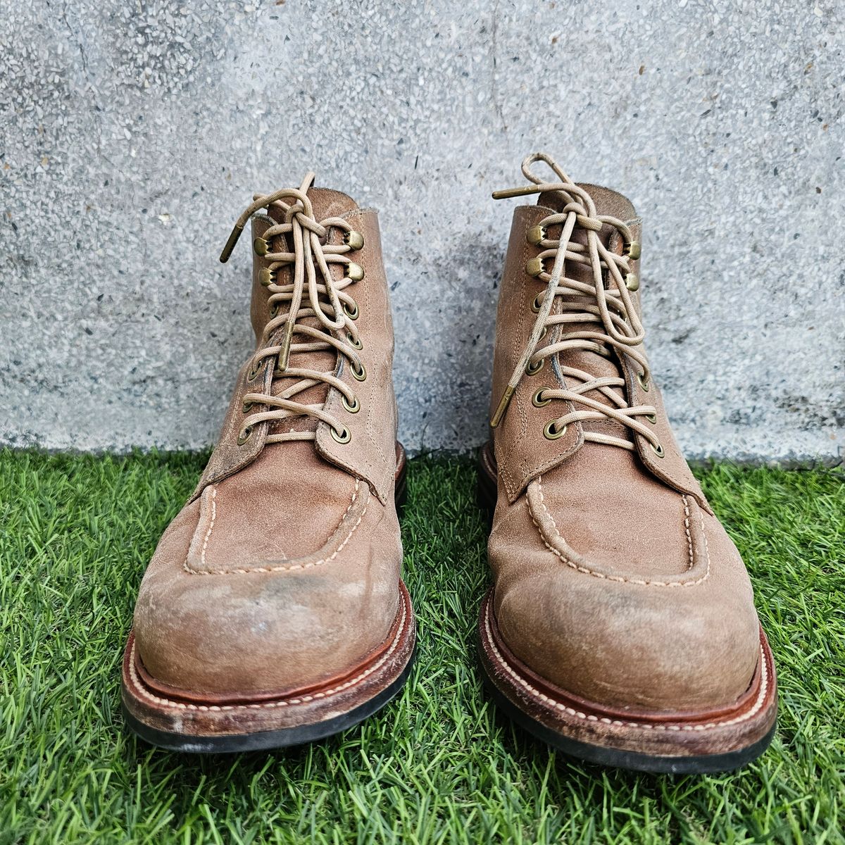 Photo by nutztee on January 4, 2025 of the Grant Stone Brass Boot in C.F. Stead Natural Waxy Commander Suede.