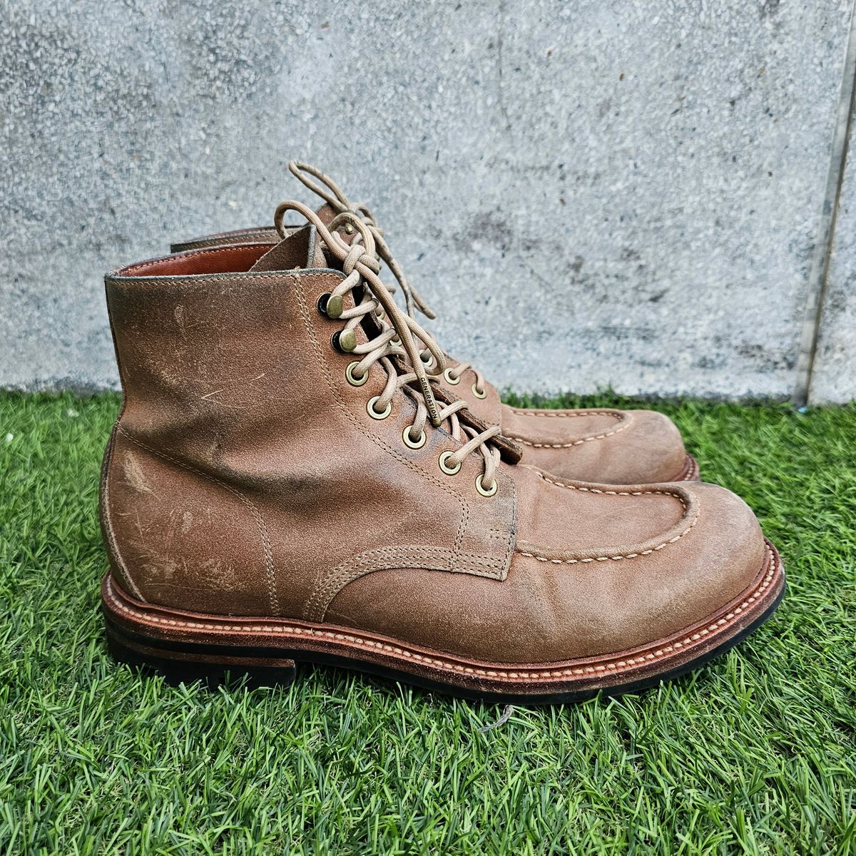 Photo by nutztee on January 4, 2025 of the Grant Stone Brass Boot in C.F. Stead Natural Waxy Commander Suede.