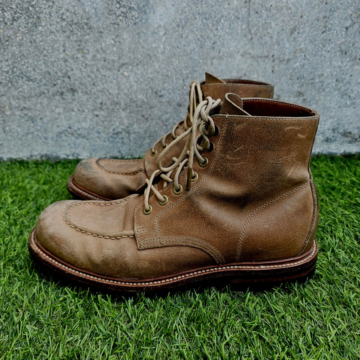 Photo by nutztee on February 2, 2025 of the Grant Stone Brass Boot in C.F. Stead Natural Waxy Commander Suede.