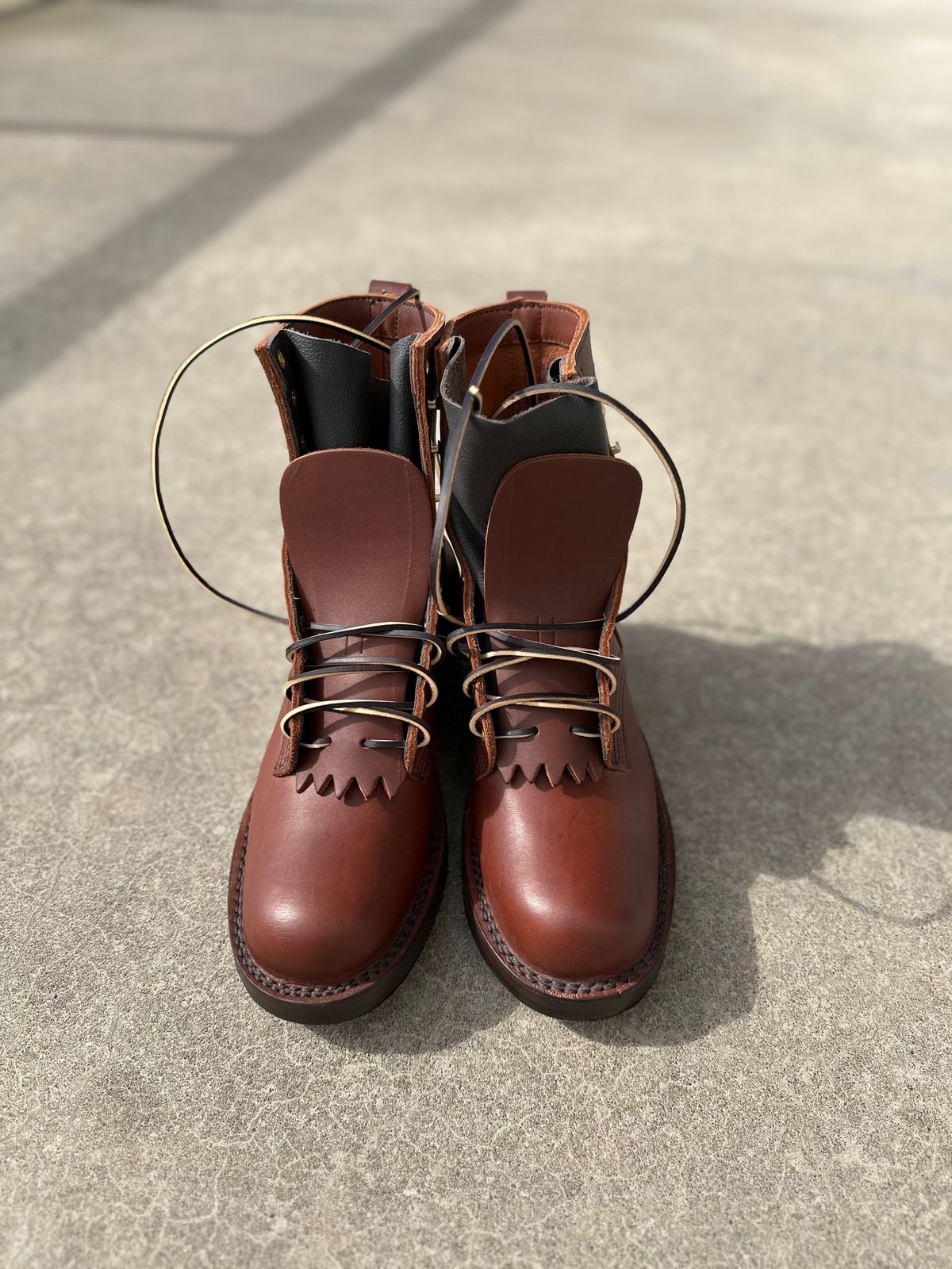 Photo by n_1n on October 1, 2024 of the JK Boots Harvester in Seidel Redwood Oil Tan.