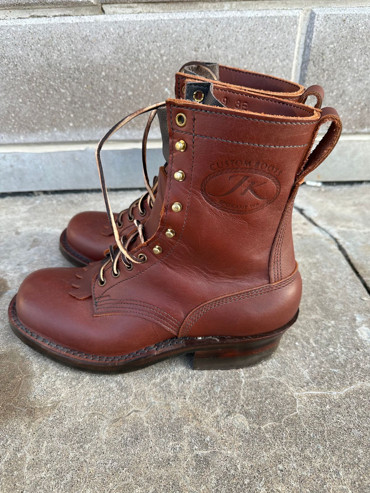 Photo by n_1n on November 1, 2024 of the JK Boots Harvester in Seidel Redwood Oil Tan.