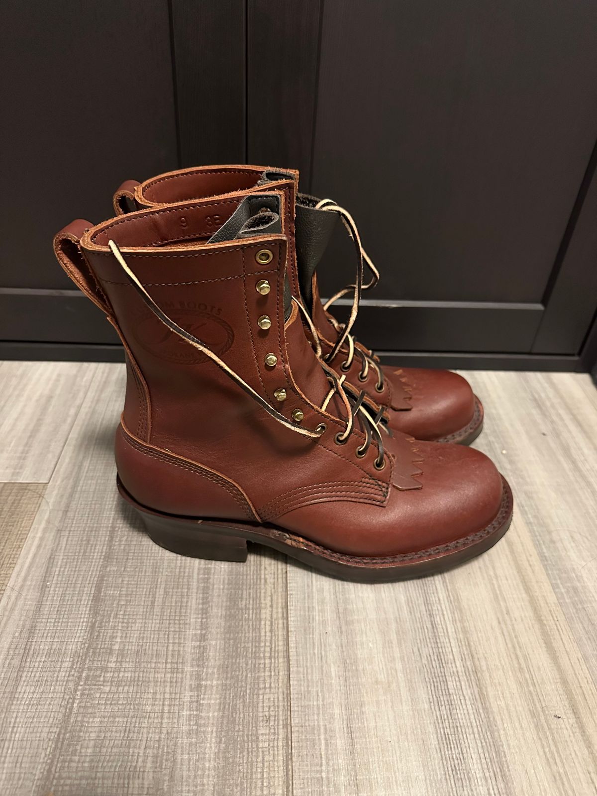 Photo by n_1n on December 6, 2024 of the JK Boots Harvester in Seidel Redwood Oil Tan.