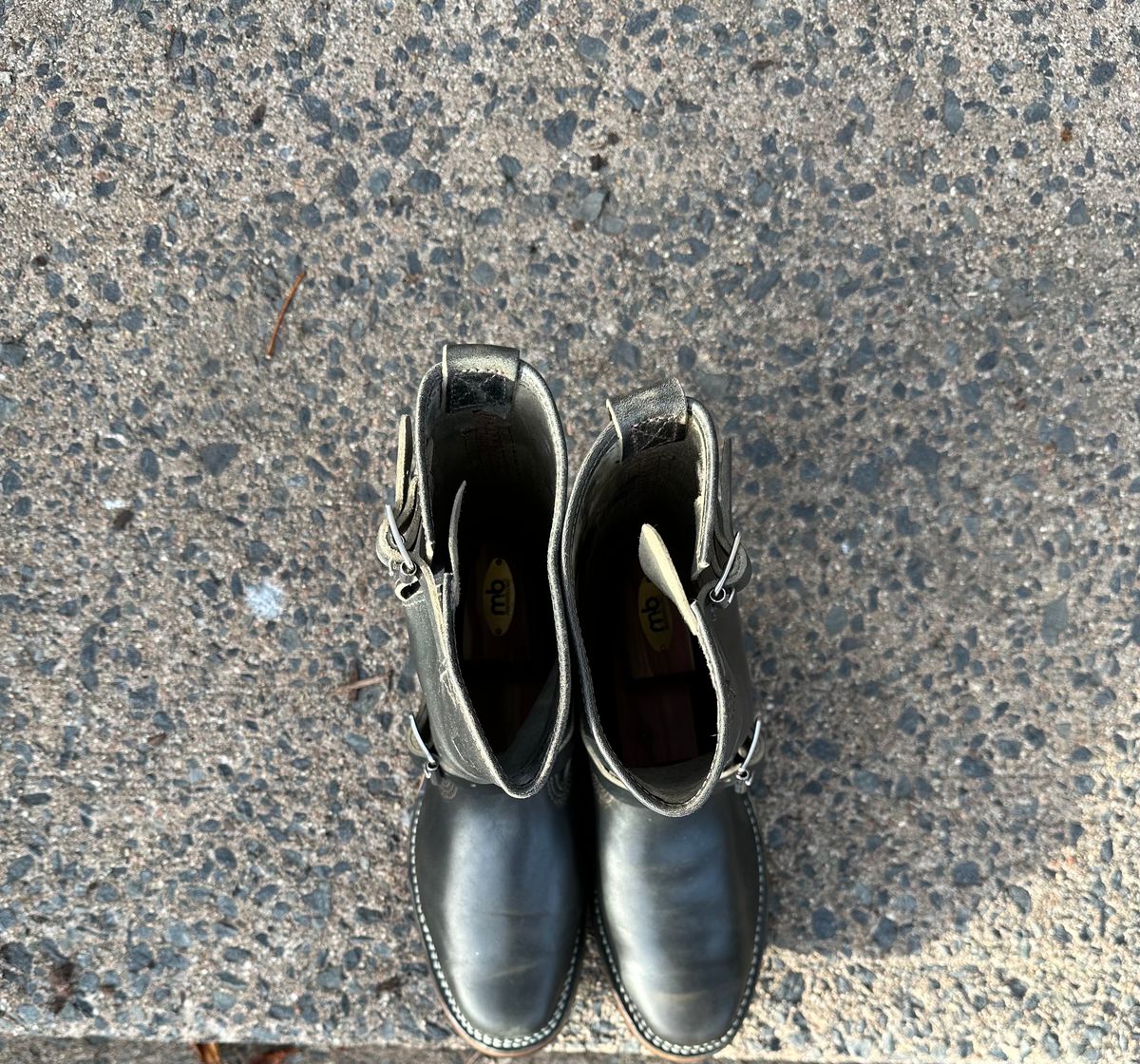Photo by n_1n on October 1, 2022 of the Wesco Mister Lou in Maryam Petrolio Waxed Black Horsehide.