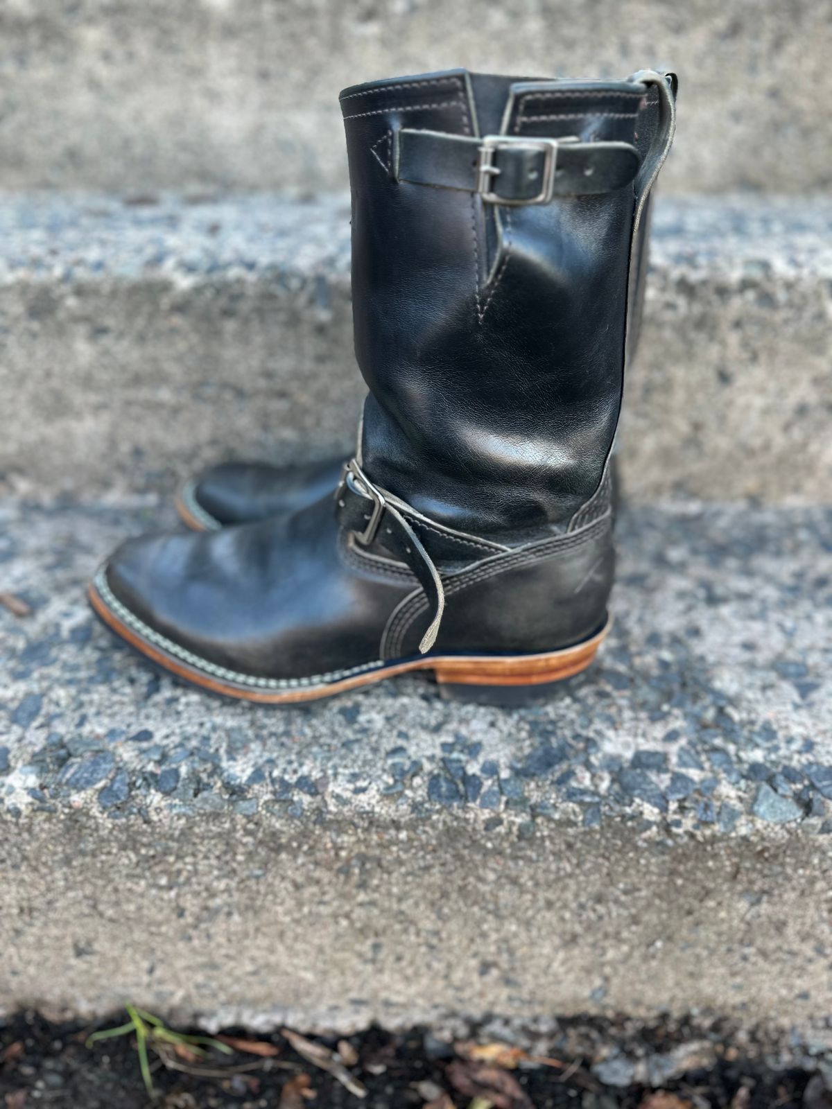 Photo by n_1n on December 5, 2022 of the Wesco Mister Lou in Maryam Petrolio Waxed Black Horsehide.