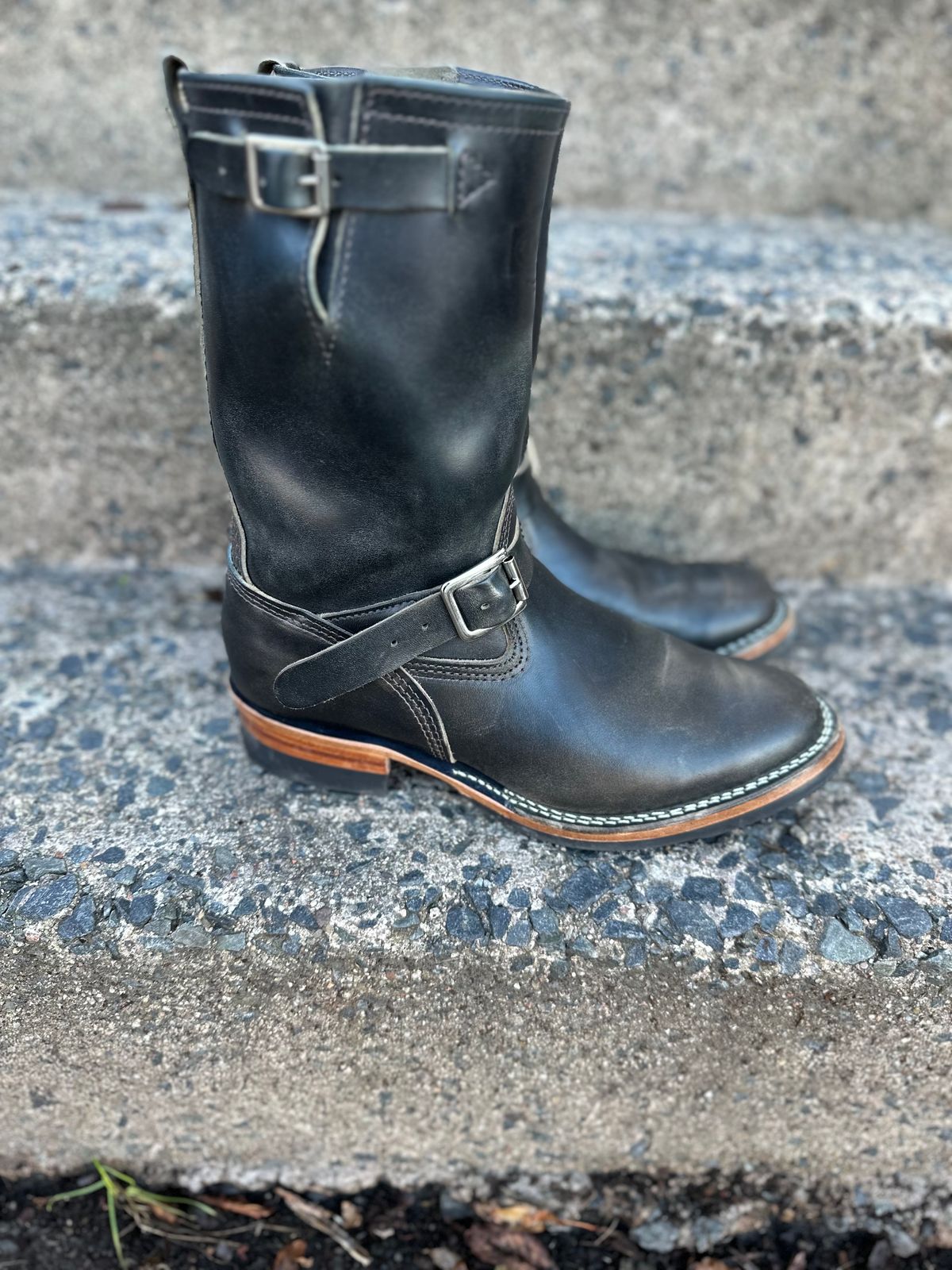Photo by n_1n on December 5, 2022 of the Wesco Mister Lou in Maryam Petrolio Waxed Black Horsehide.