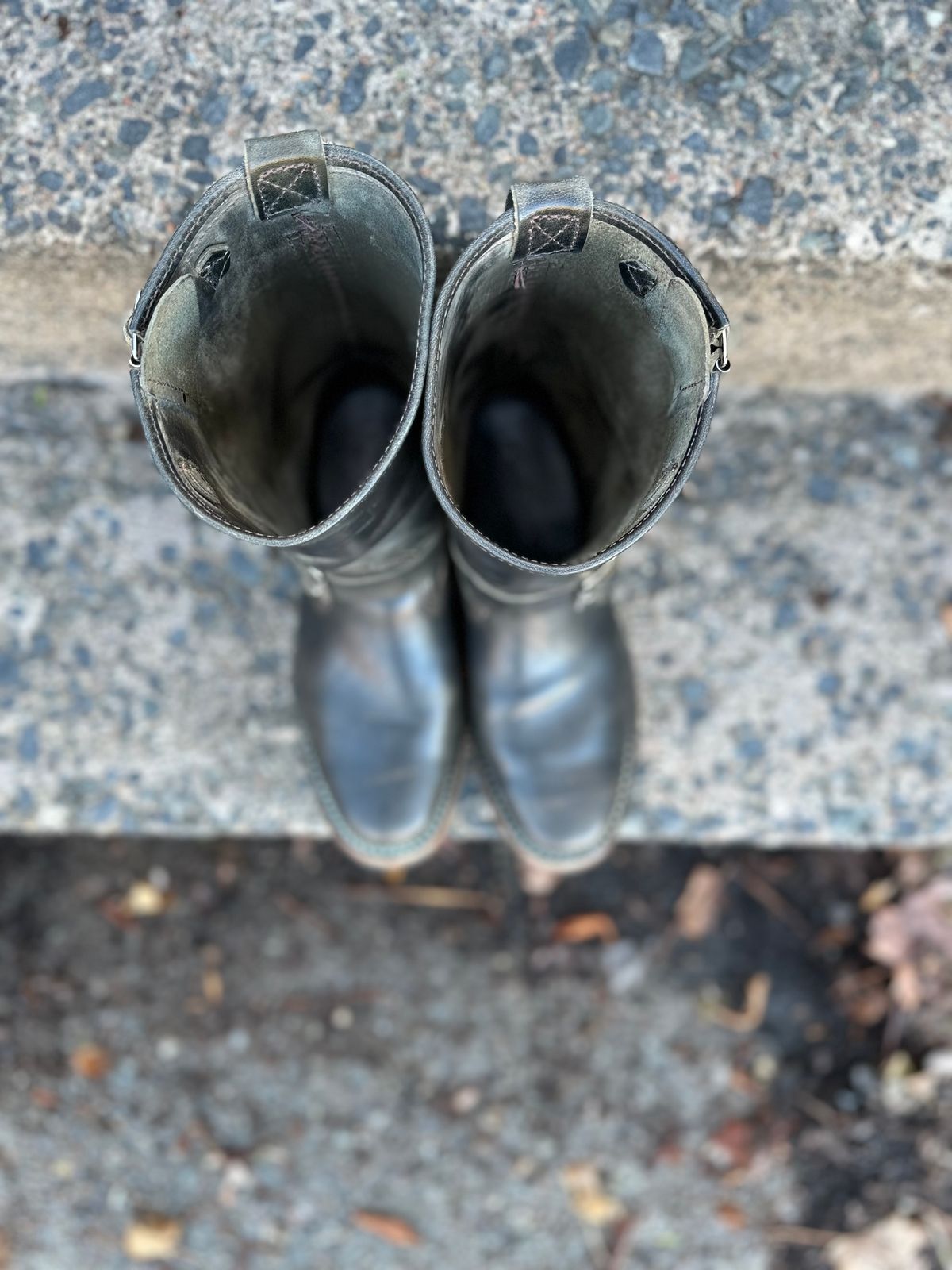 Photo by n_1n on December 5, 2022 of the Wesco Mister Lou in Maryam Petrolio Waxed Black Horsehide.