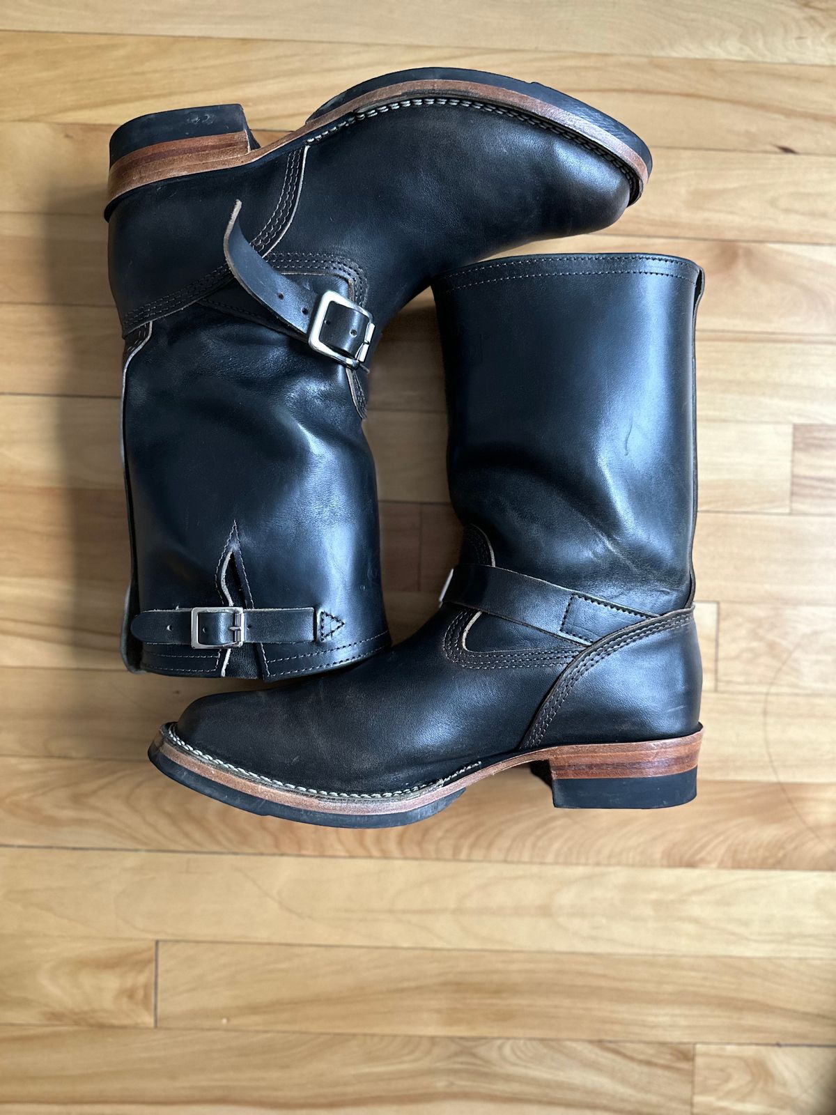 Photo by n_1n on January 4, 2023 of the Wesco Mister Lou in Maryam Petrolio Waxed Black Horsehide.