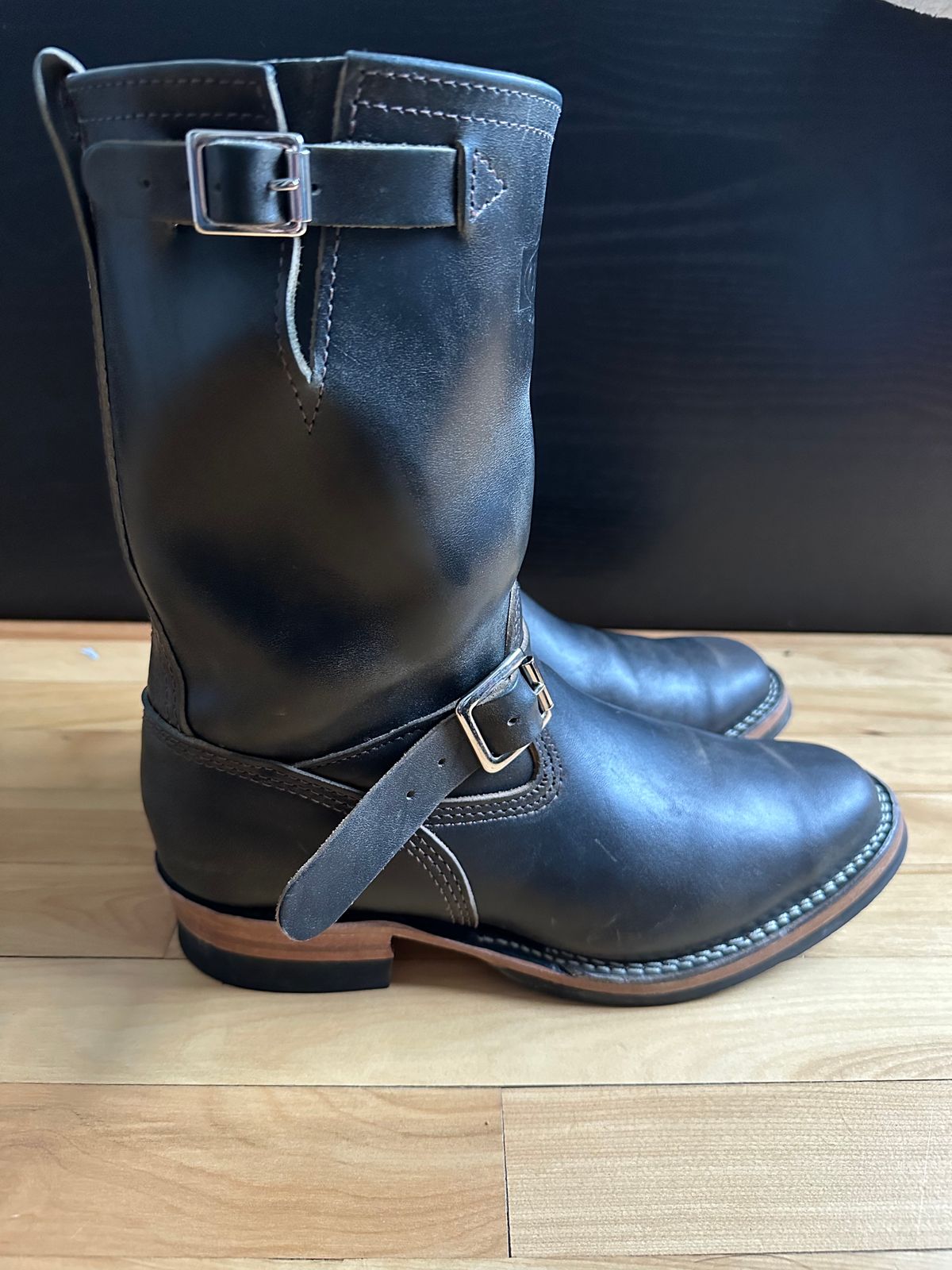 Photo by n_1n on January 4, 2023 of the Wesco Mister Lou in Maryam Petrolio Waxed Black Horsehide.