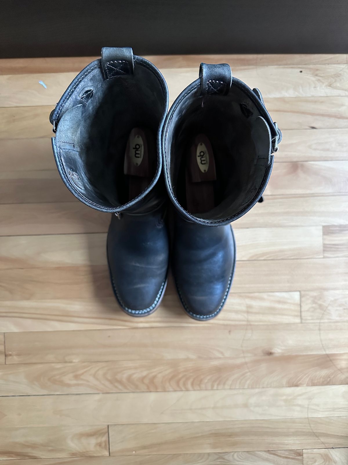 Photo by n_1n on January 4, 2023 of the Wesco Mister Lou in Maryam Petrolio Waxed Black Horsehide.