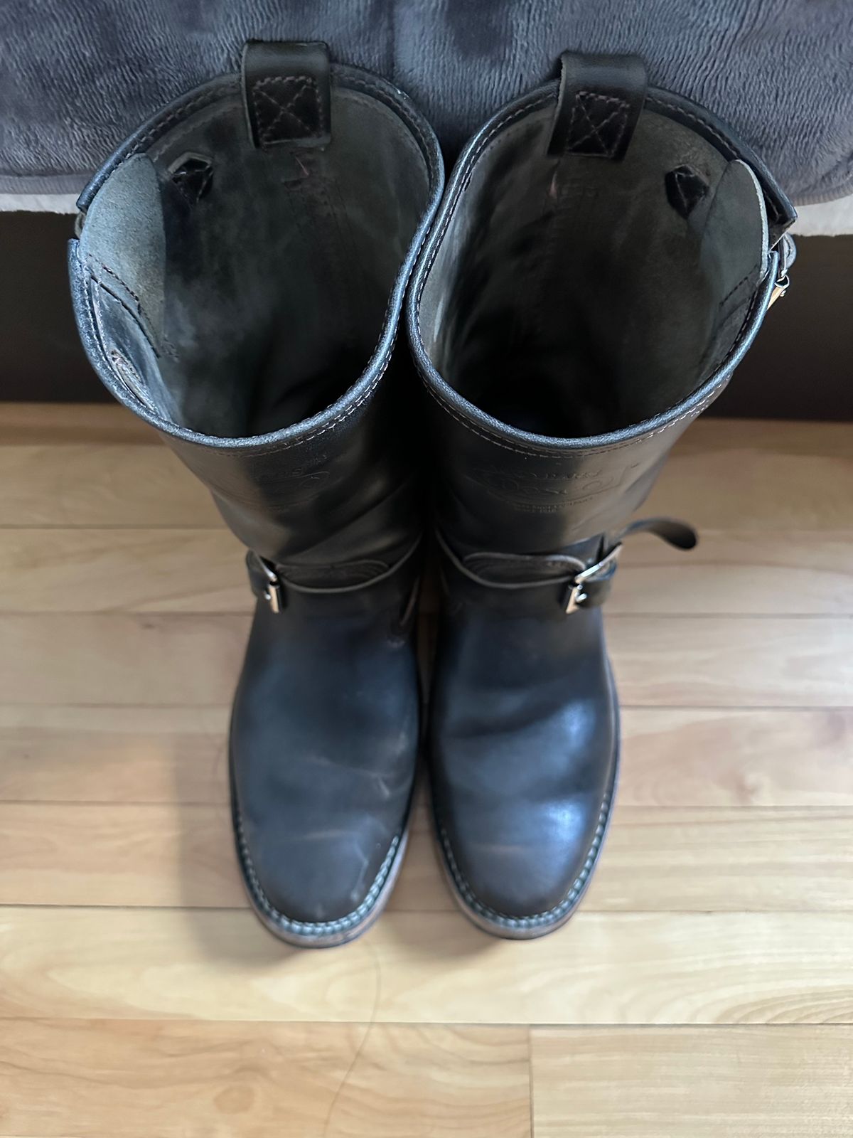 Photo by n_1n on February 5, 2023 of the Wesco Mister Lou in Maryam Petrolio Waxed Black Horsehide.