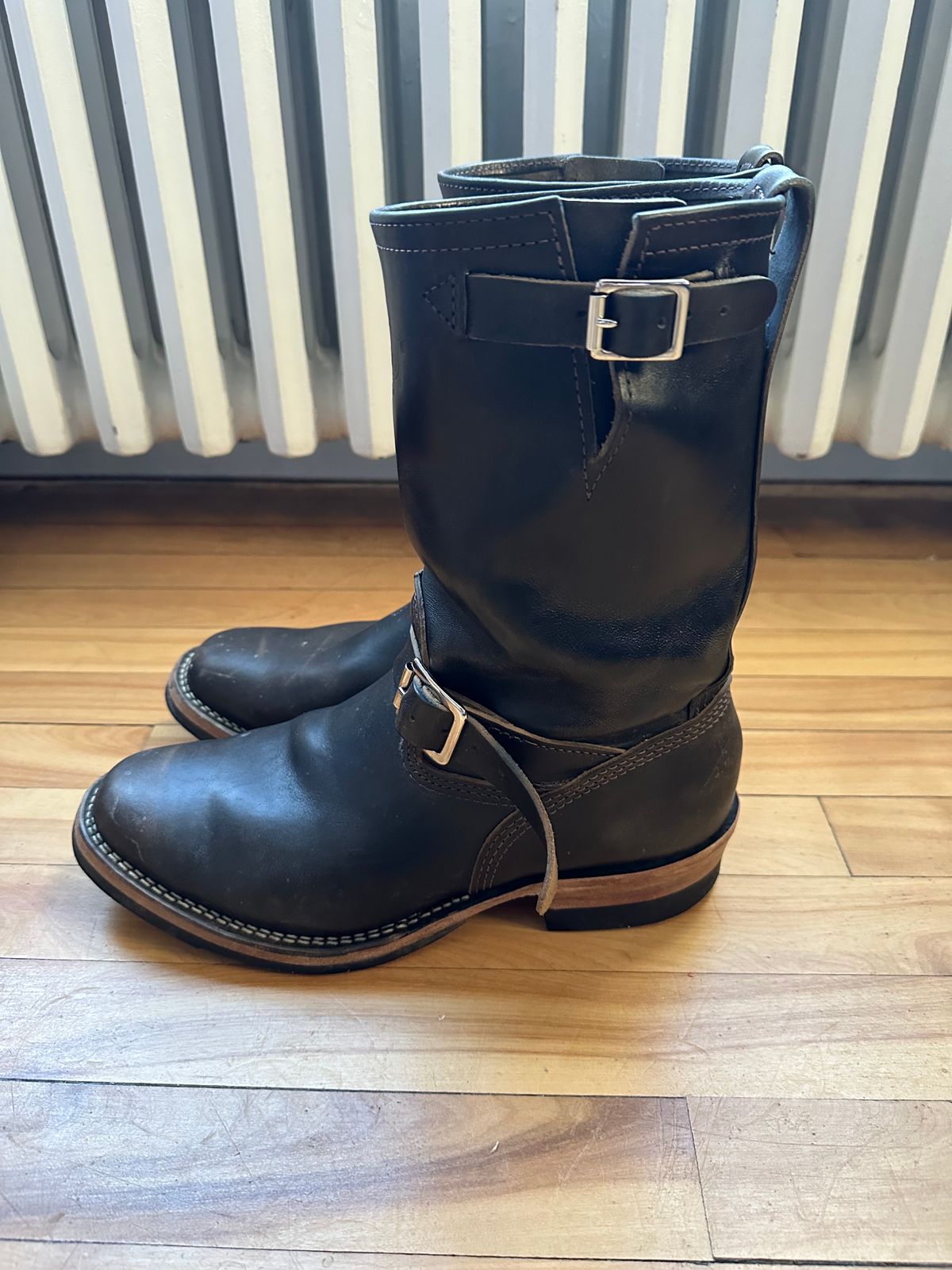 Photo by n_1n on March 5, 2023 of the Wesco Mister Lou in Maryam Petrolio Waxed Black Horsehide.