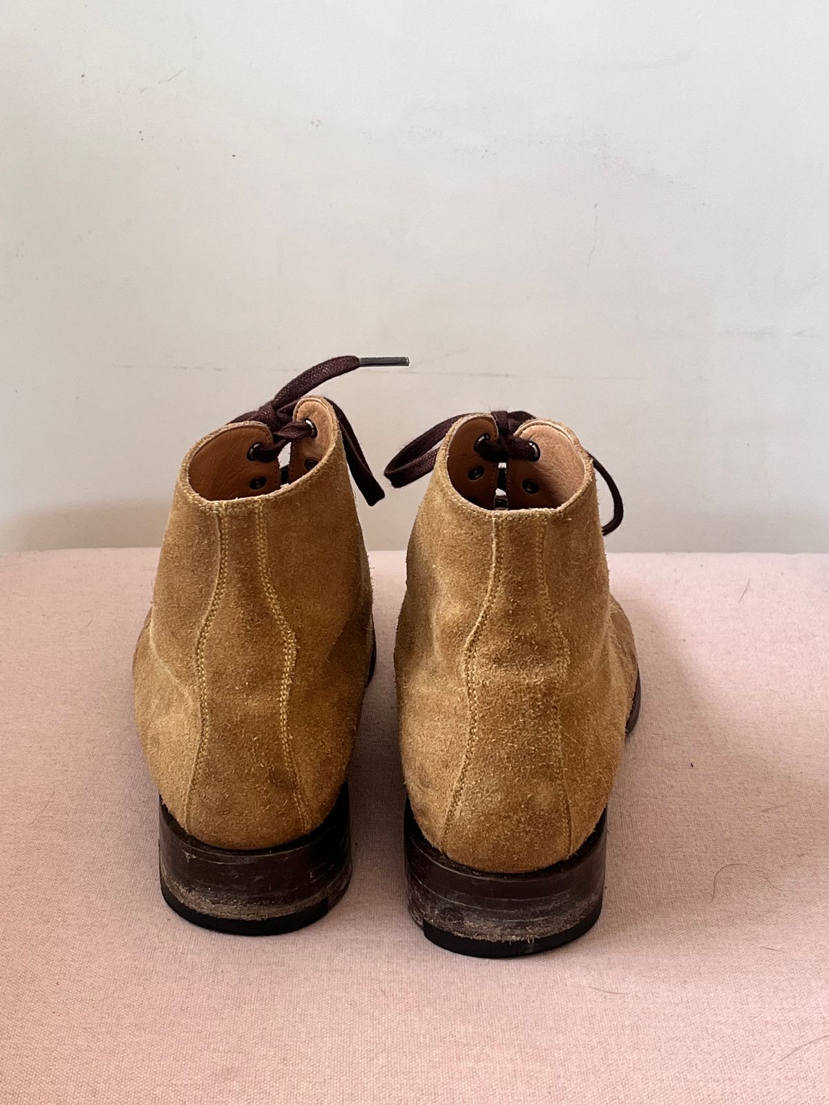 Photo by neon.runoff on November 3, 2023 of the Yuketen Alan in Khaki Suede.