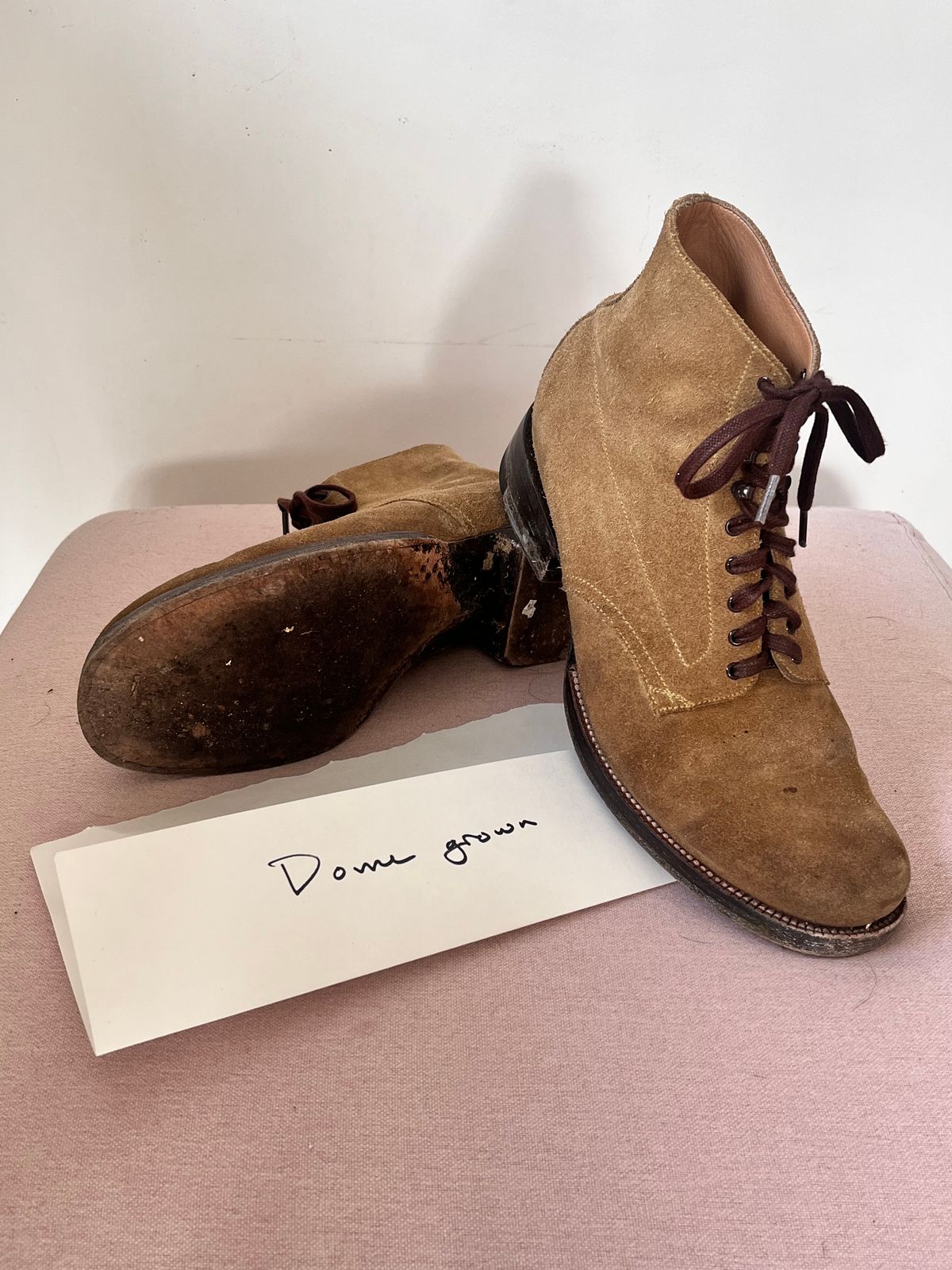Photo by neon.runoff on November 3, 2023 of the Yuketen Alan in Khaki Suede.