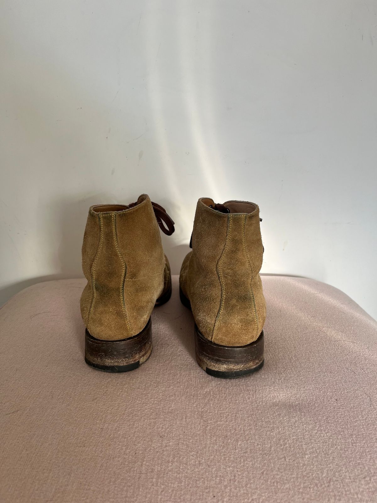 Photo by neon.runoff on December 2, 2023 of the Yuketen Alan in Khaki Suede.