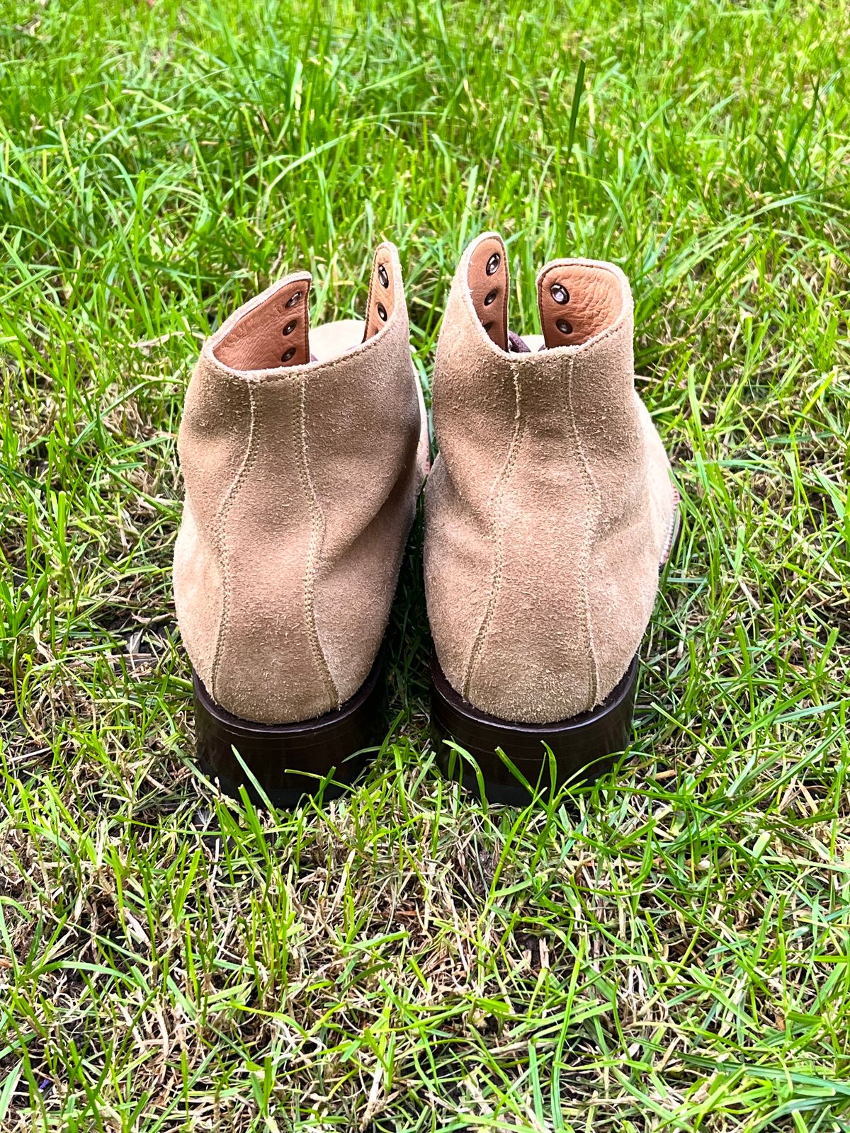 Photo by neon.runoff on October 5, 2023 of the Yuketen Alan in Khaki Suede.