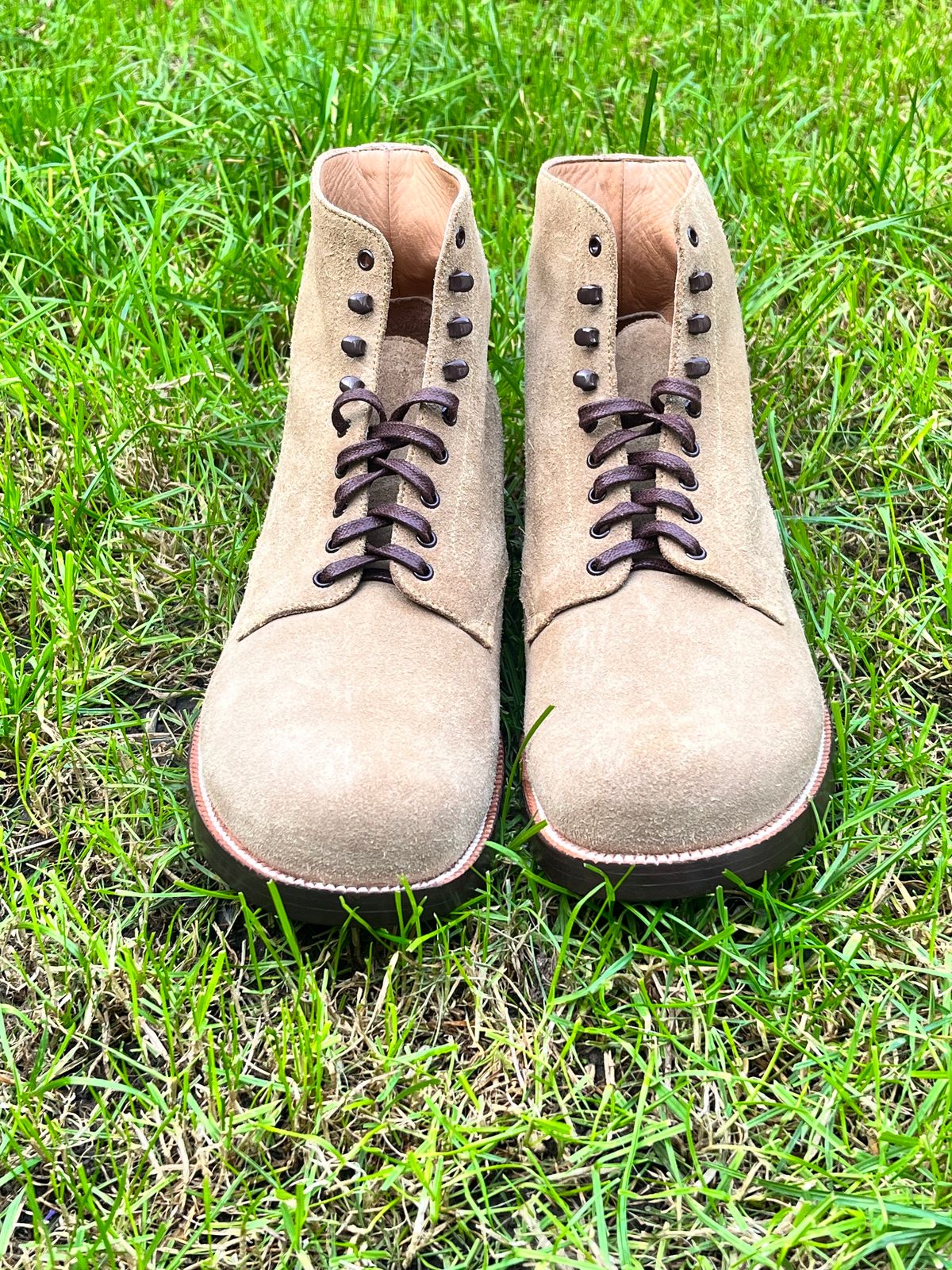 Photo by neon.runoff on October 5, 2023 of the Yuketen Alan in Khaki Suede.