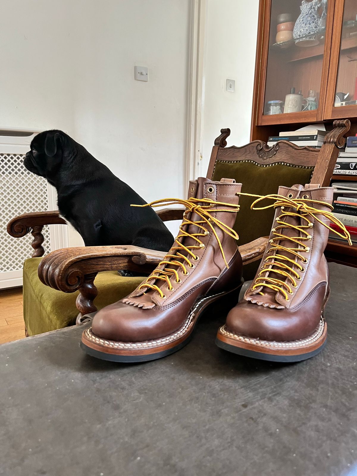 Photo by neon.runoff on November 1, 2022 of the White's Smokejumper in Horween Natural Chromexcel.