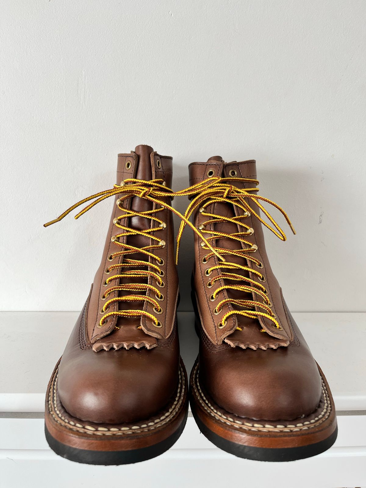 Photo by neon.runoff on November 1, 2022 of the White's Smokejumper in Horween Natural Chromexcel.