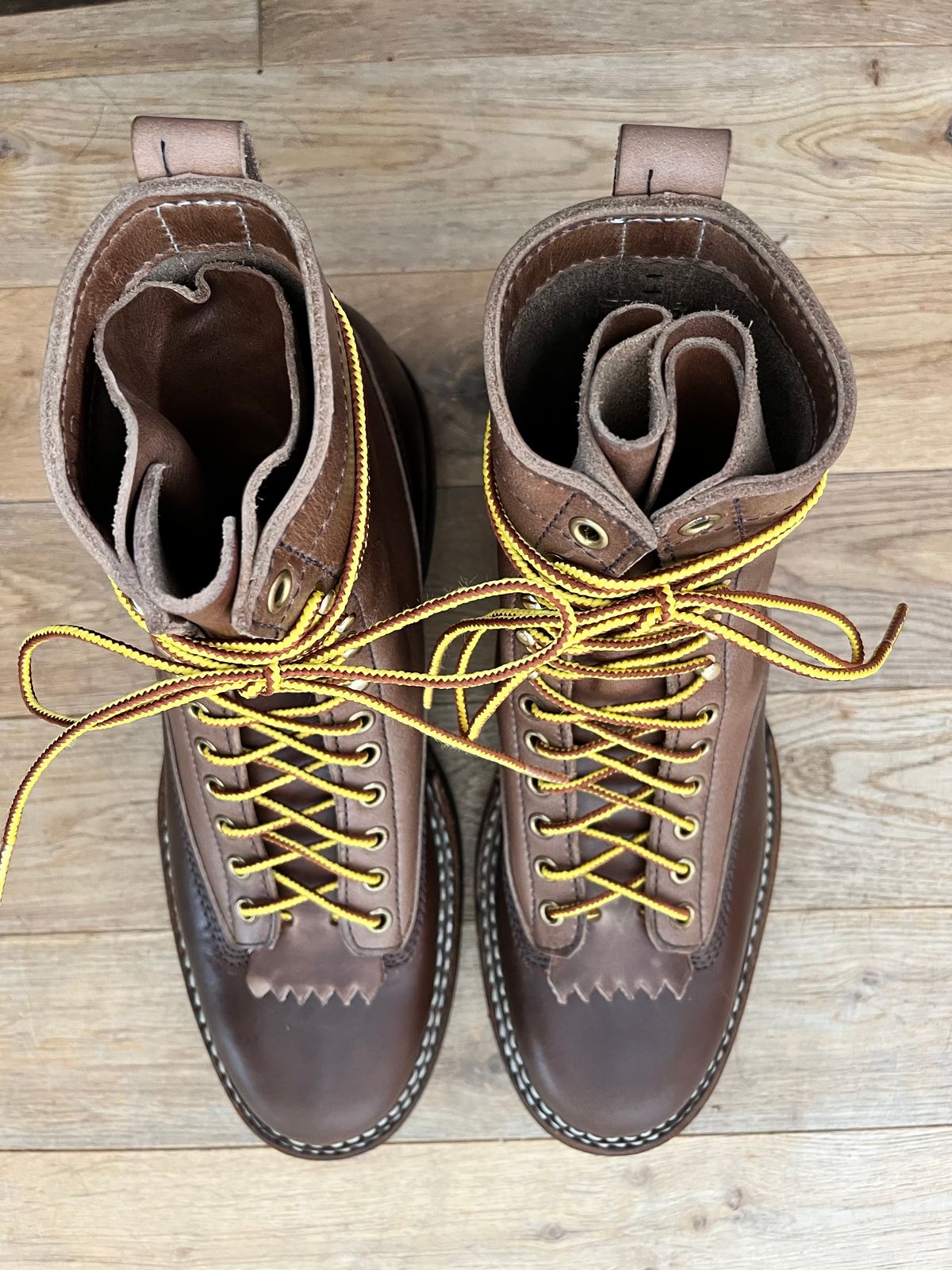 Photo by neon.runoff on November 1, 2022 of the White's Smokejumper in Horween Natural Chromexcel.