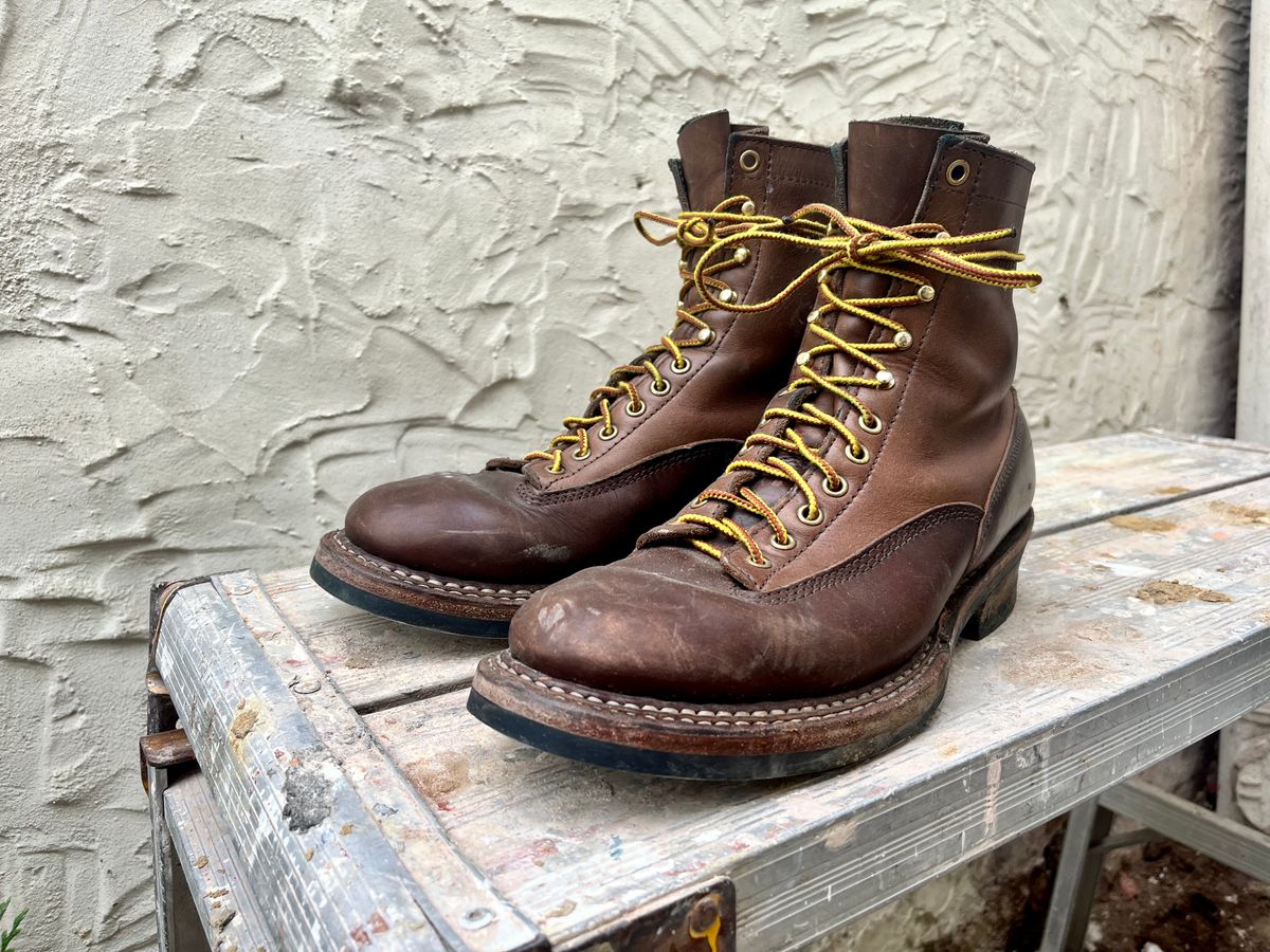 Photo by neon.runoff on December 3, 2022 of the White's Smokejumper in Horween Natural Chromexcel.